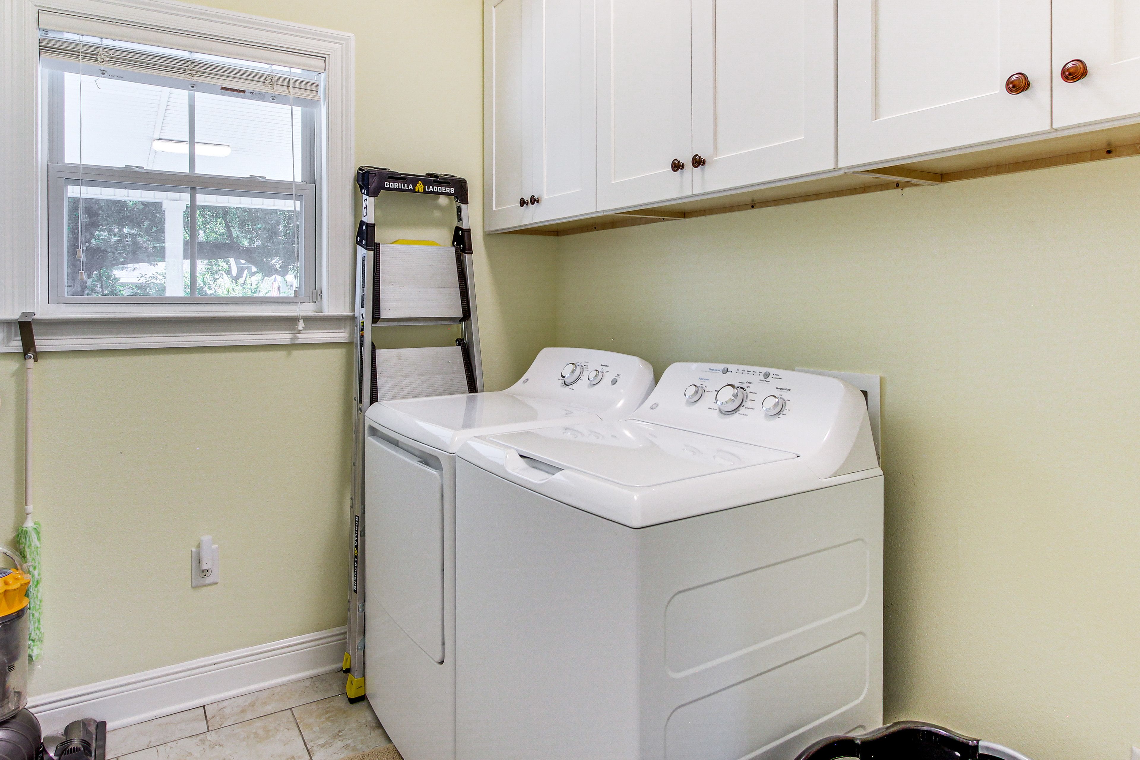 Laundry Room | Washer & Dryer