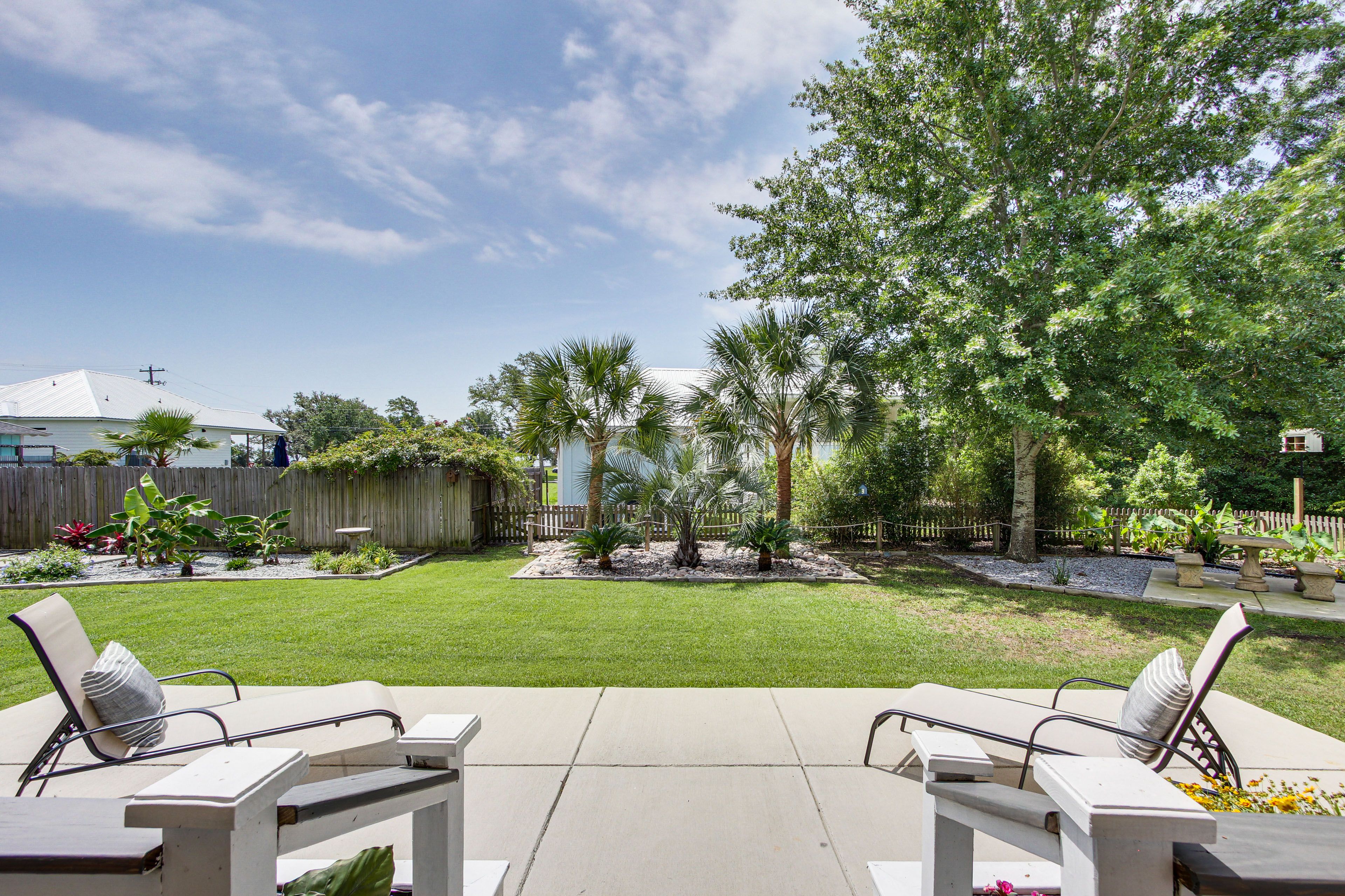 Private Backyard (Fenced)