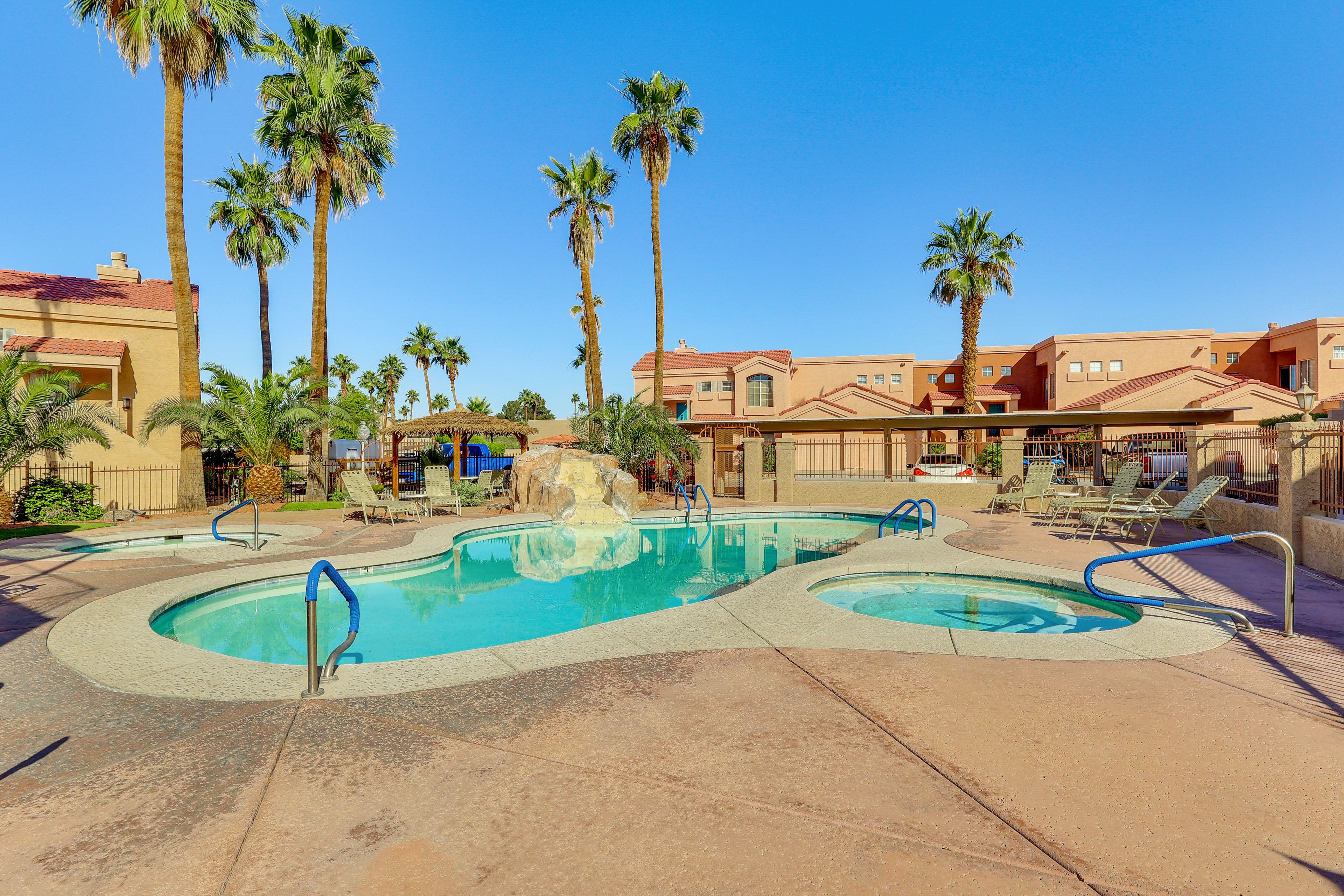 Lakeshore Village | Community Amenities