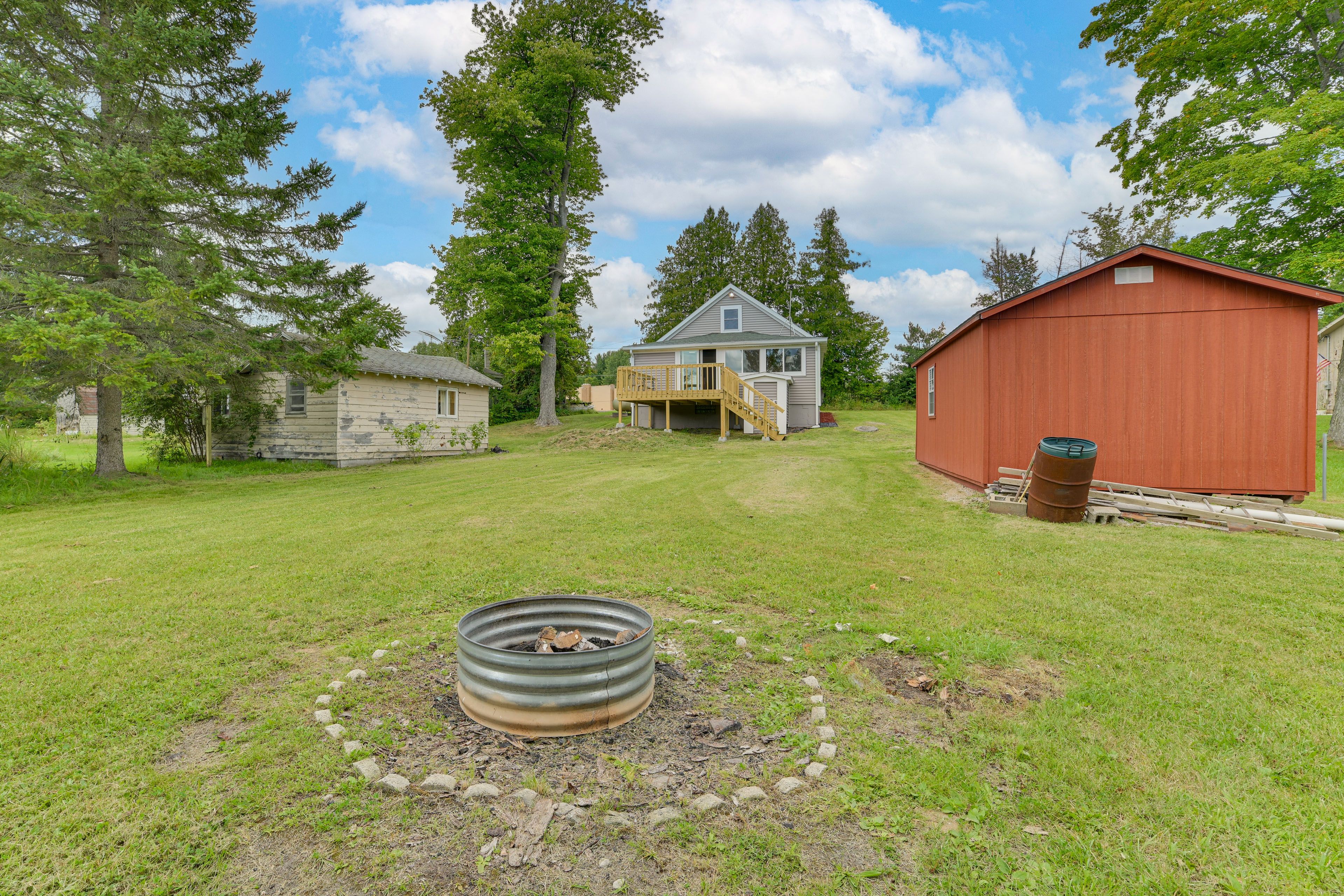 Spacious Backyard | Firepit