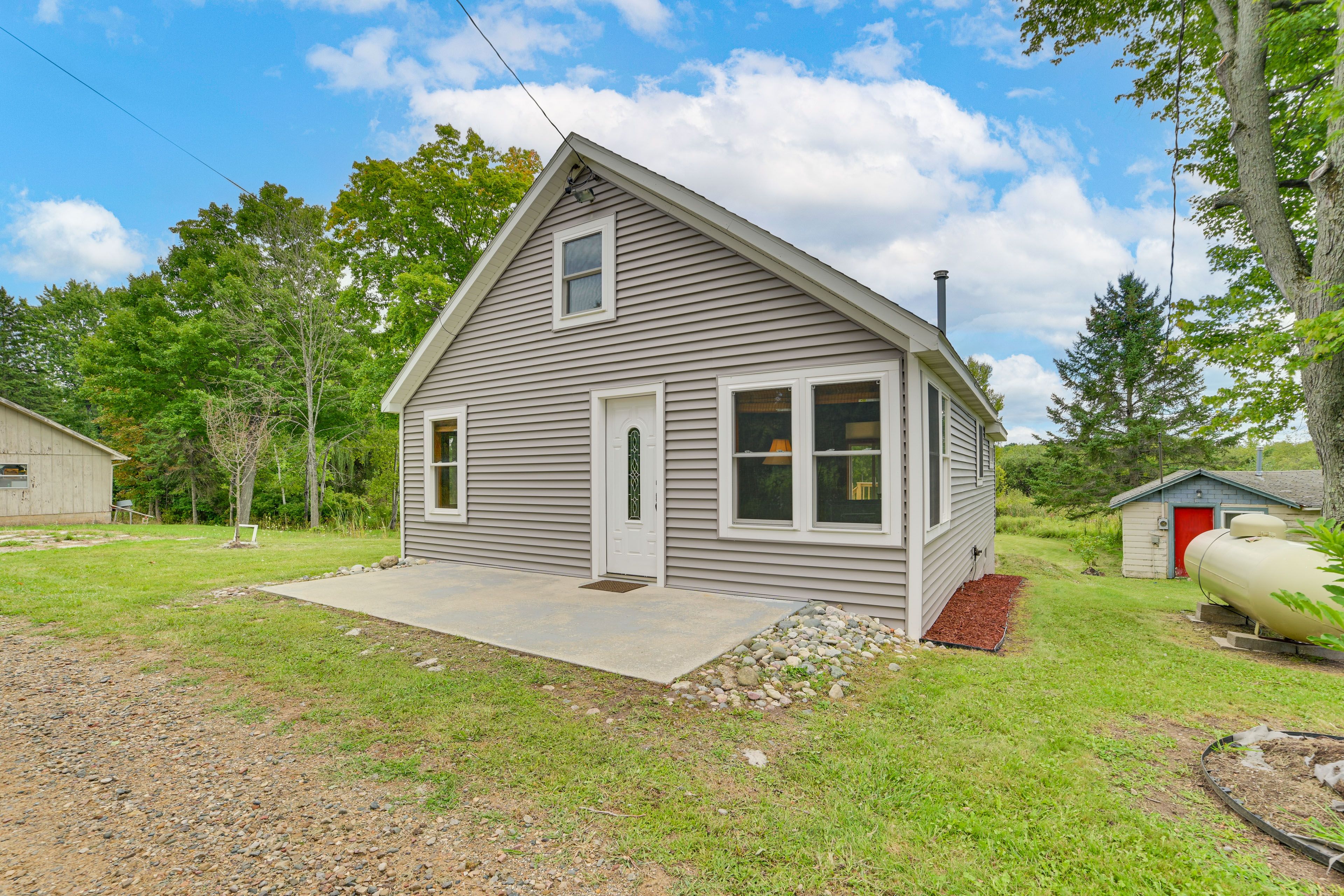 Exterior | Parking | Driveway (2 Vehicles)