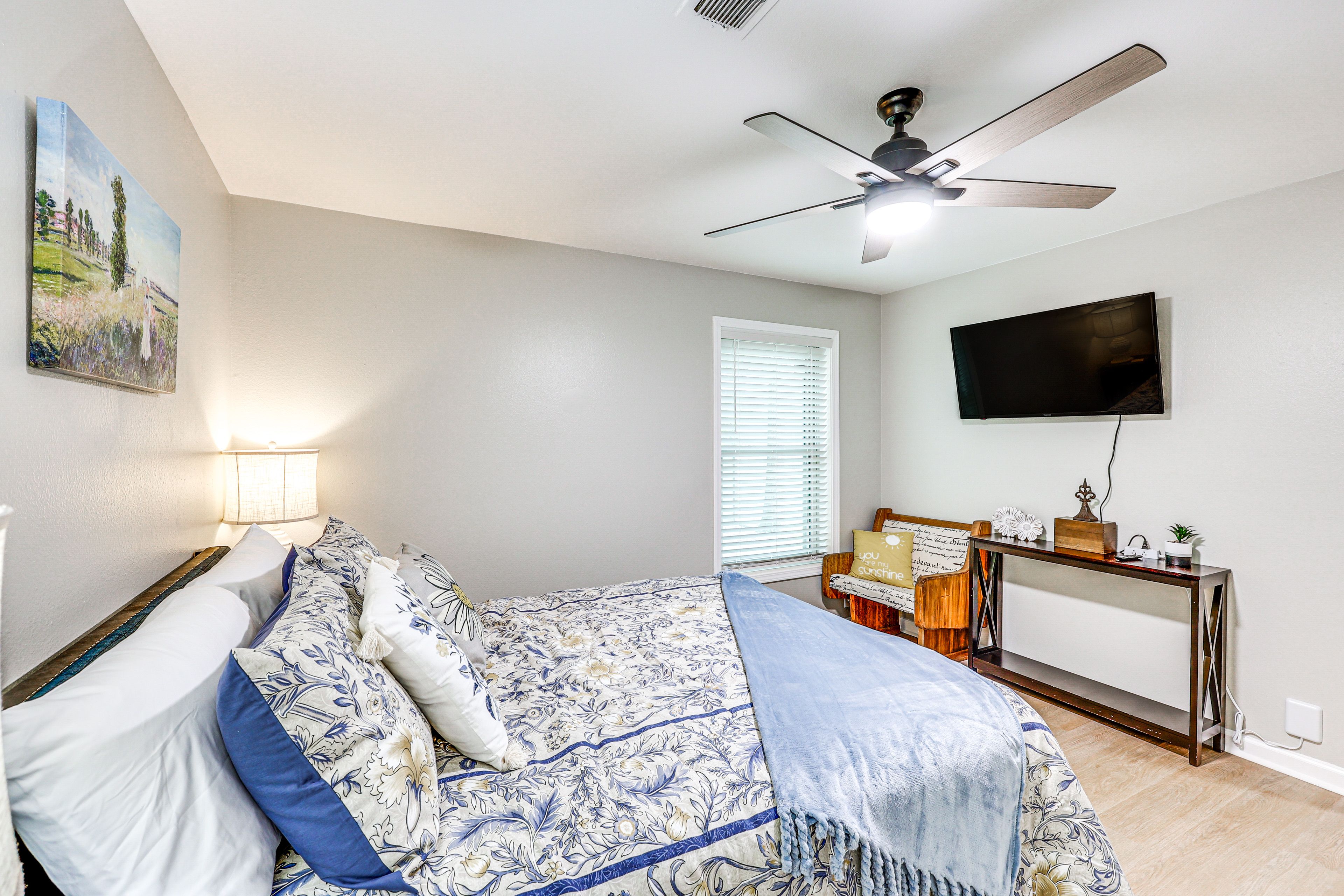 Bedroom 3 | Queen Bed | Smart TV
