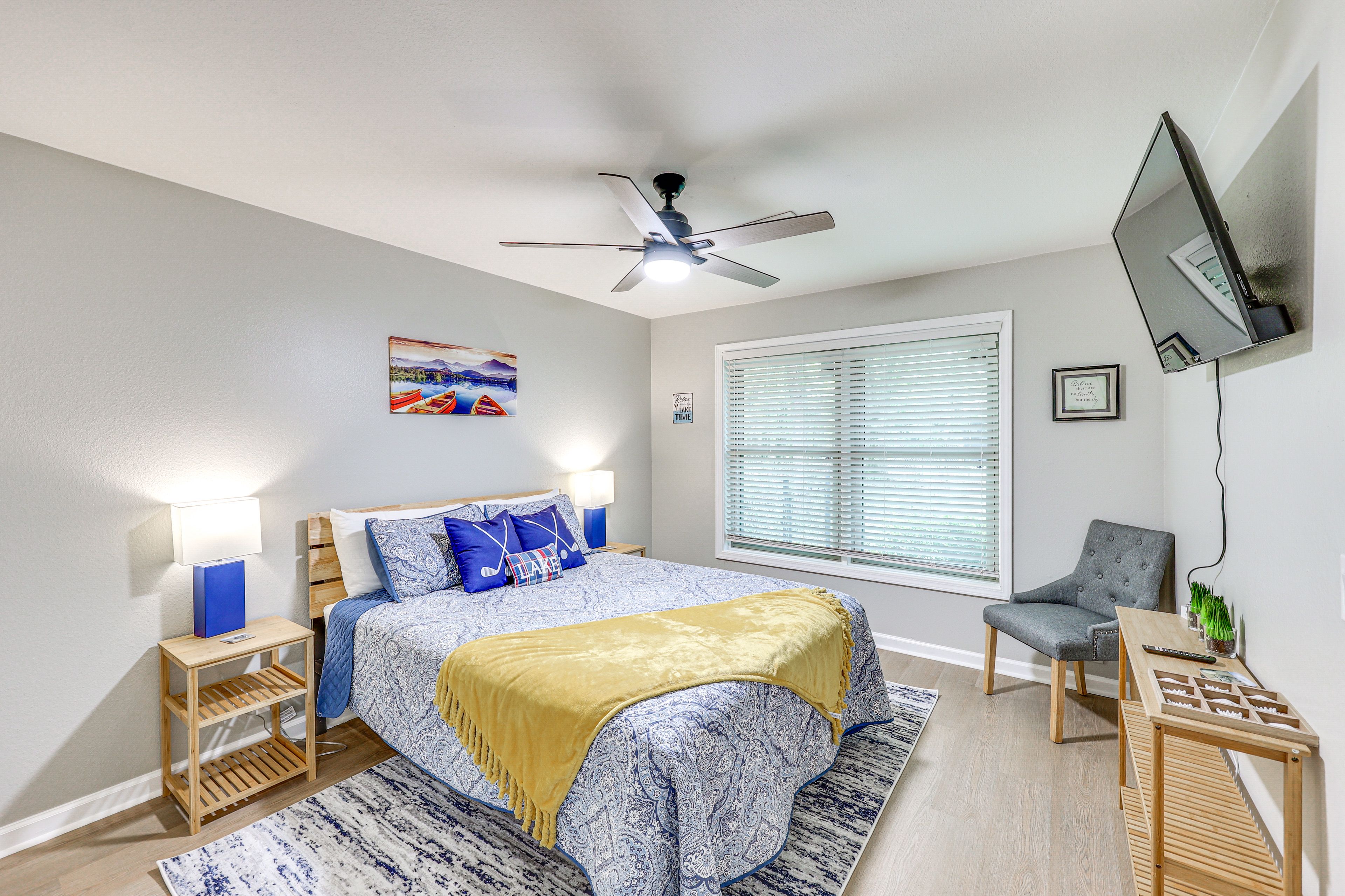 Bedroom 2 | Queen Bed | Smart TV