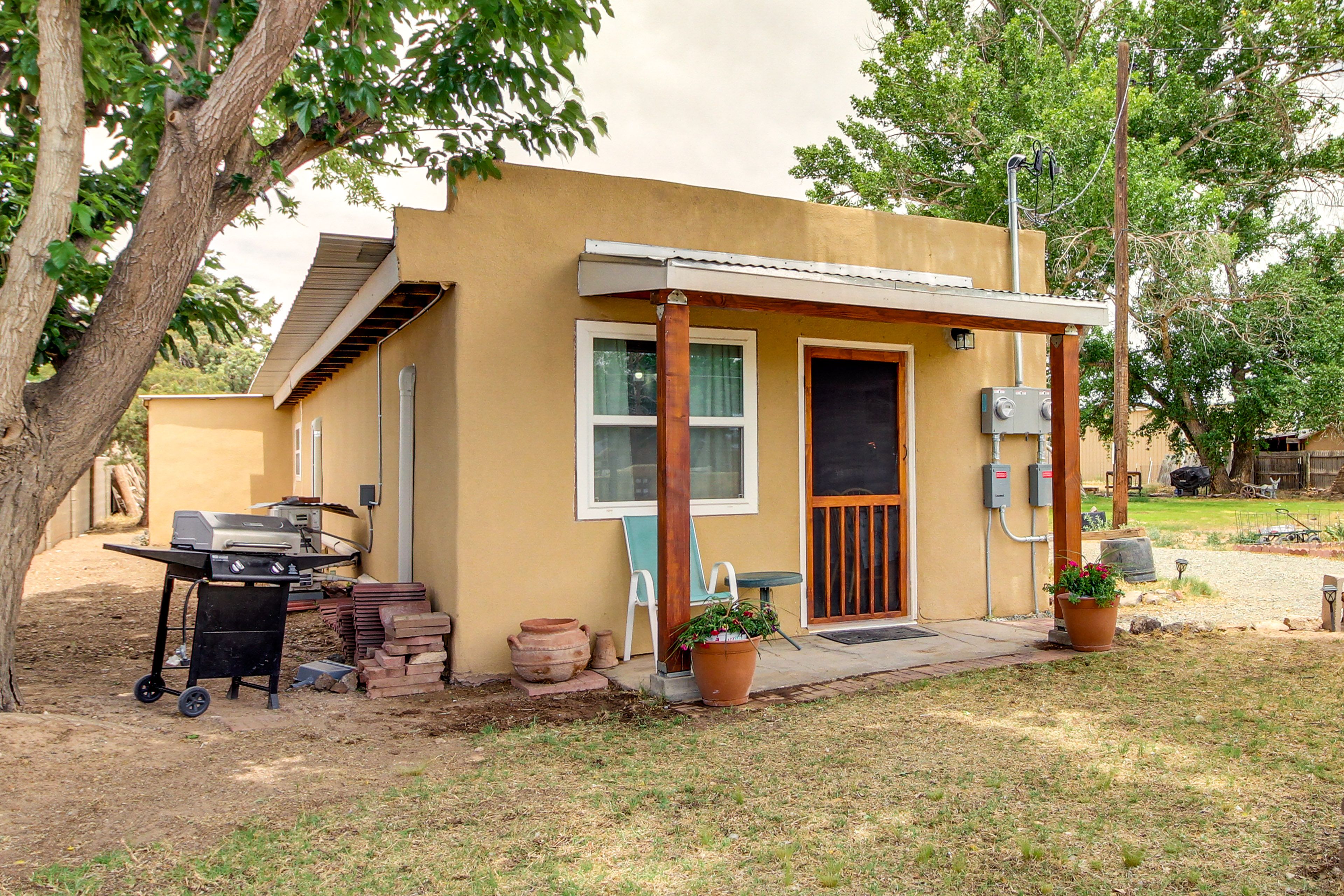 Bosque Farms Vacation Rental | 1BR | 1BA | 900 Sq Ft | Step-Free Entry
