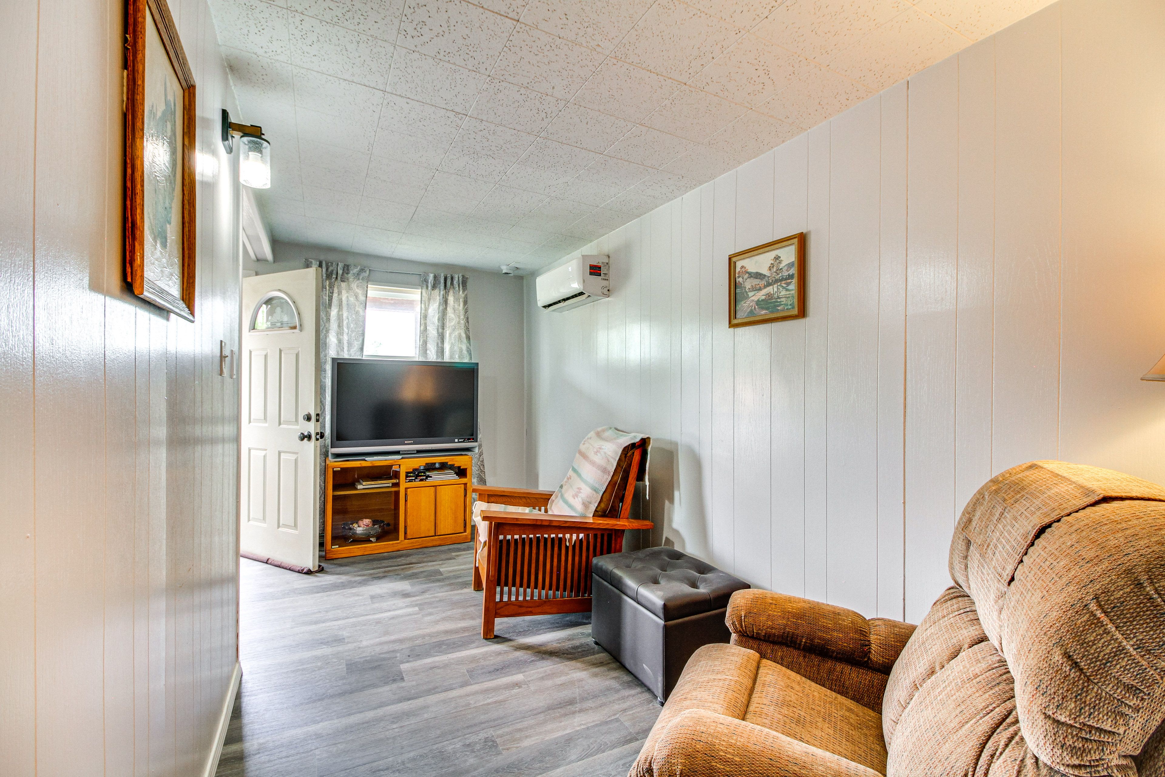 Living Room | Free WiFi | Smart TV