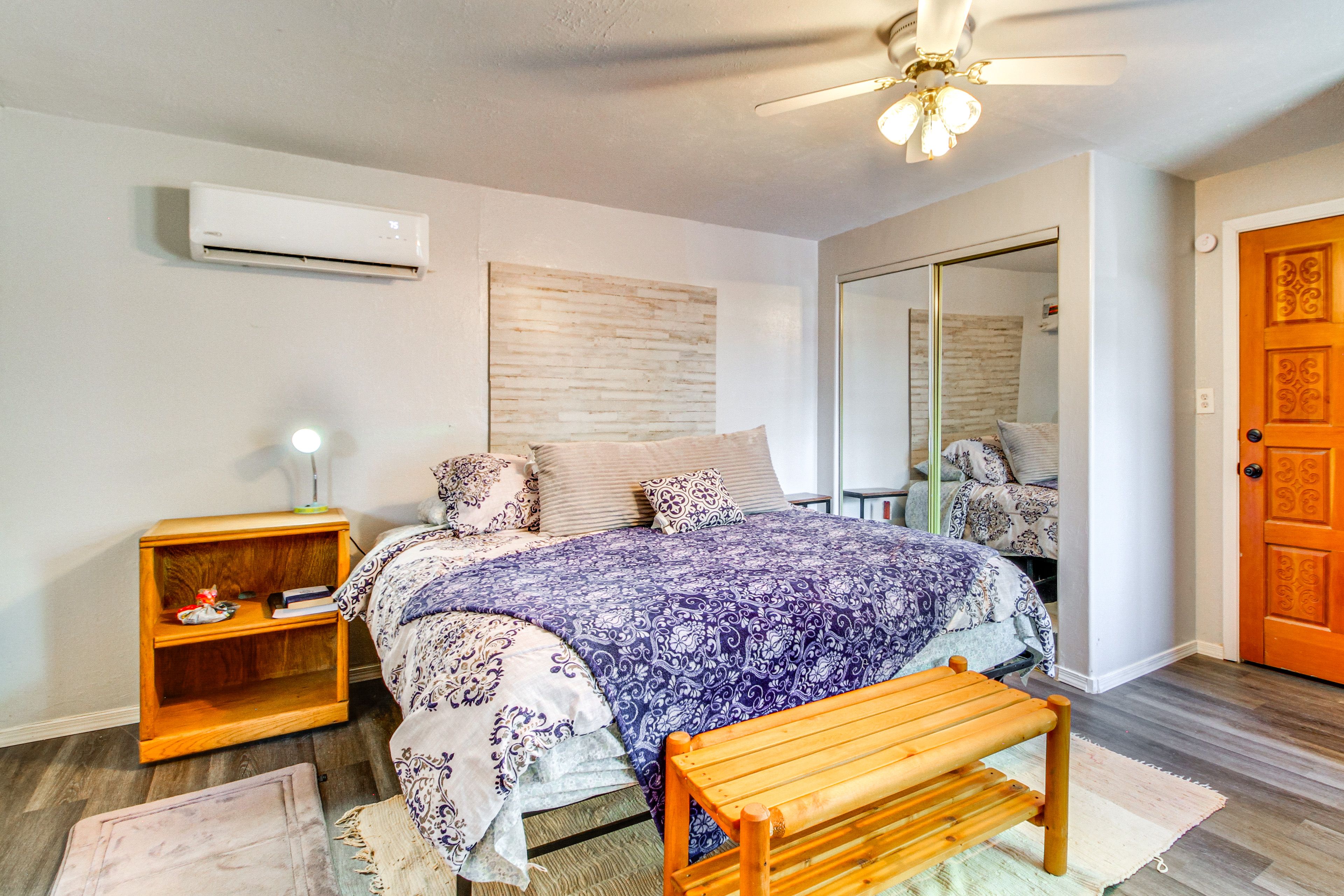 Bedroom | King Bed | Linens Provided