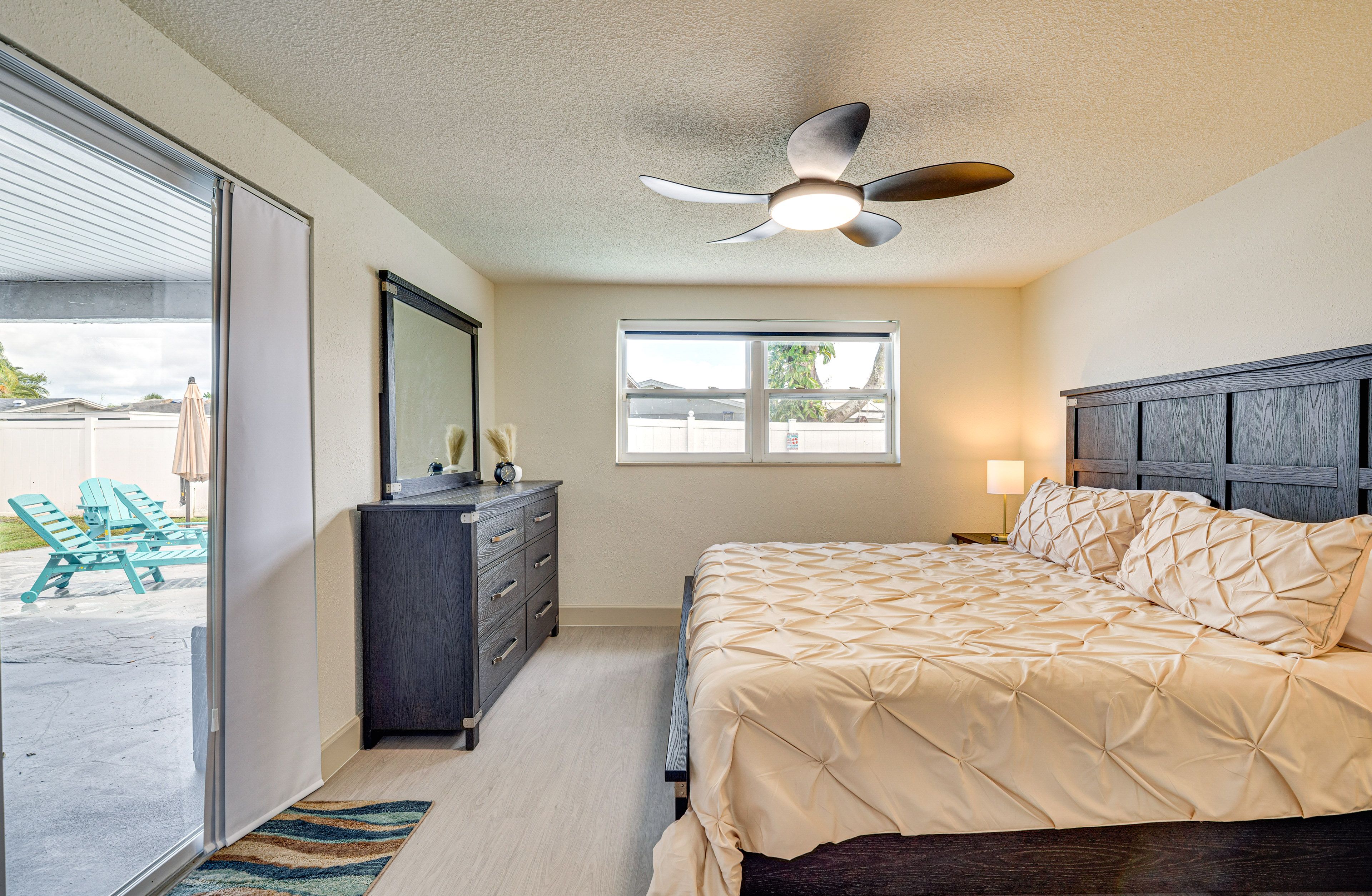 Bedroom 2 | King Bed | Smart TV