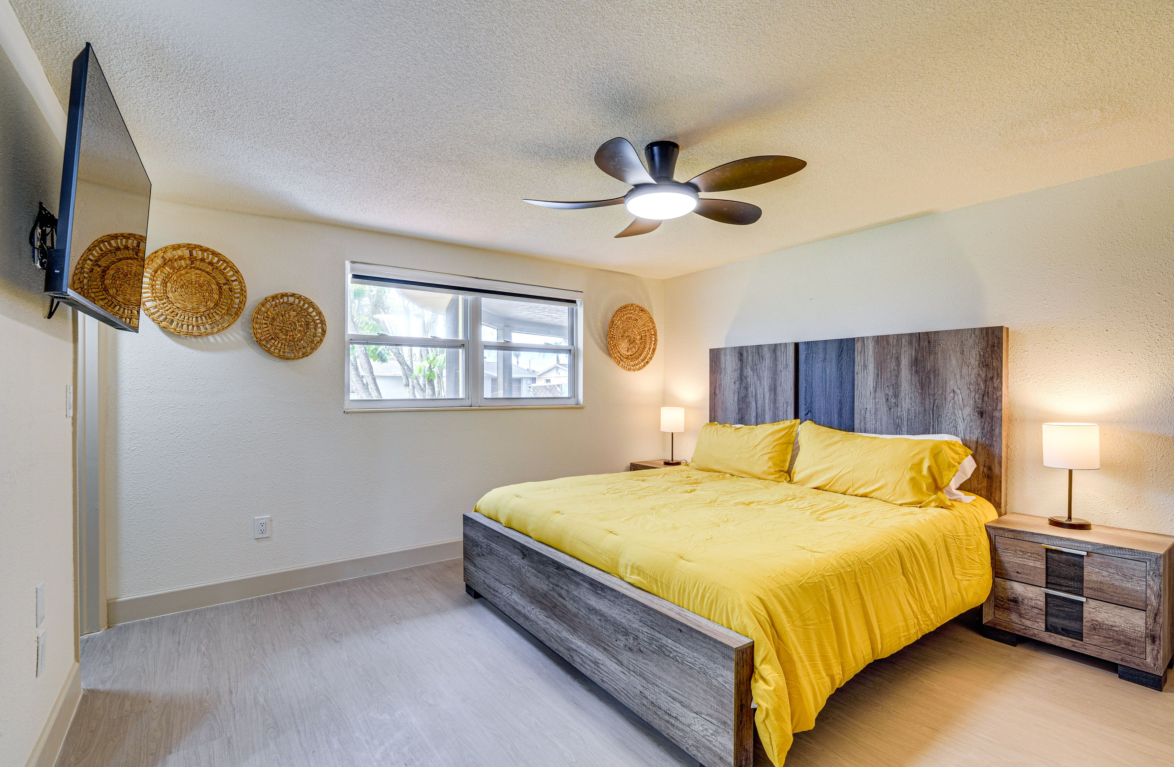 Bedroom 1 | King Bed | Smart TV | En-Suite Bathroom