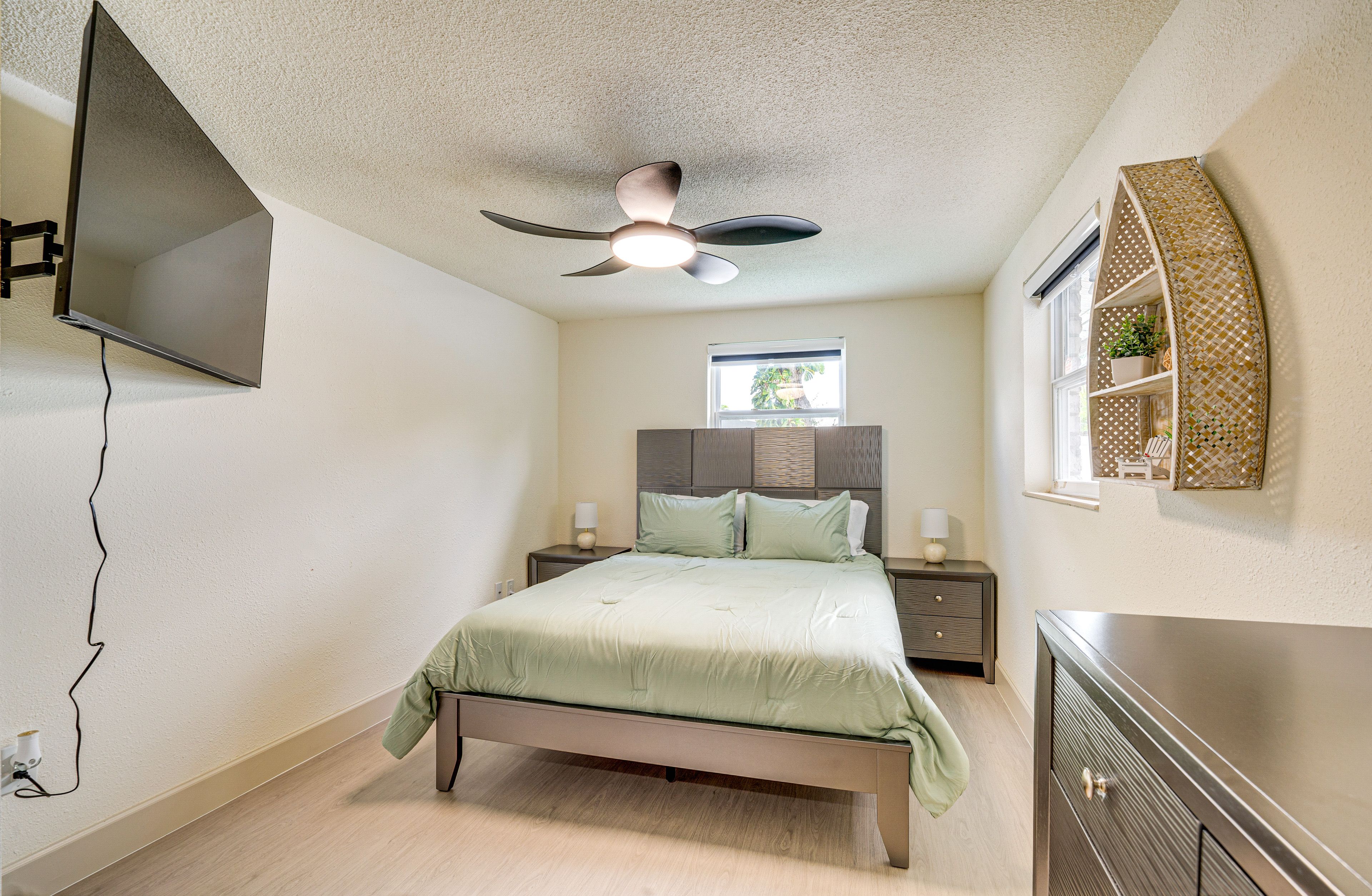 Bedroom 3 | Queen Bed | Smart TV