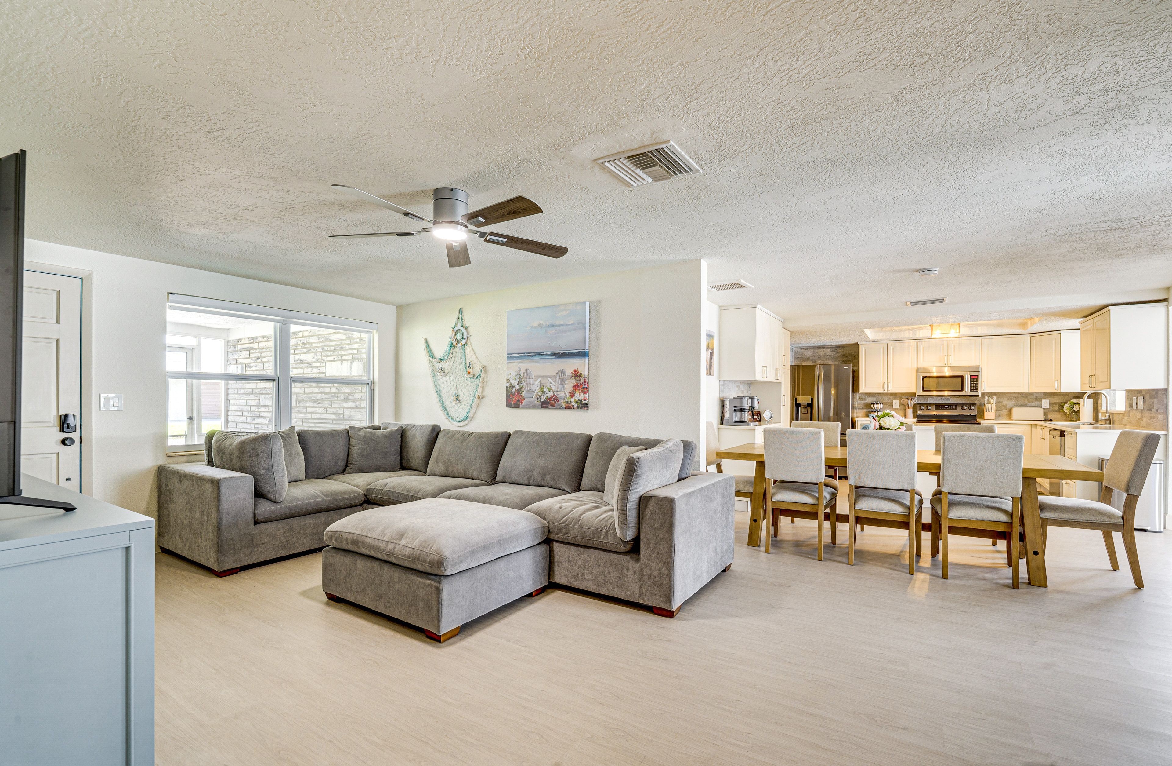 Holiday Vacation Rental | 3BR | 2BA | 1,570 Sq Ft | 1 Step Required