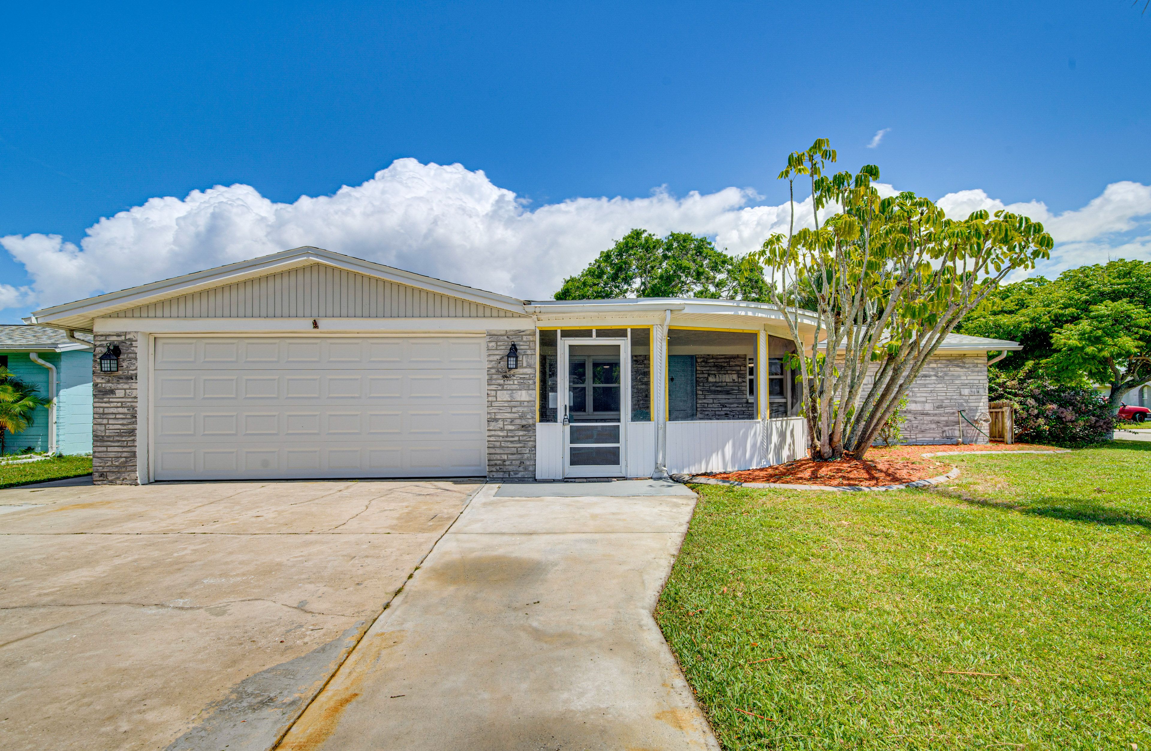 Parking | Driveway (3 Vehicles) | Free Street Parking | RV/Trailer Parking