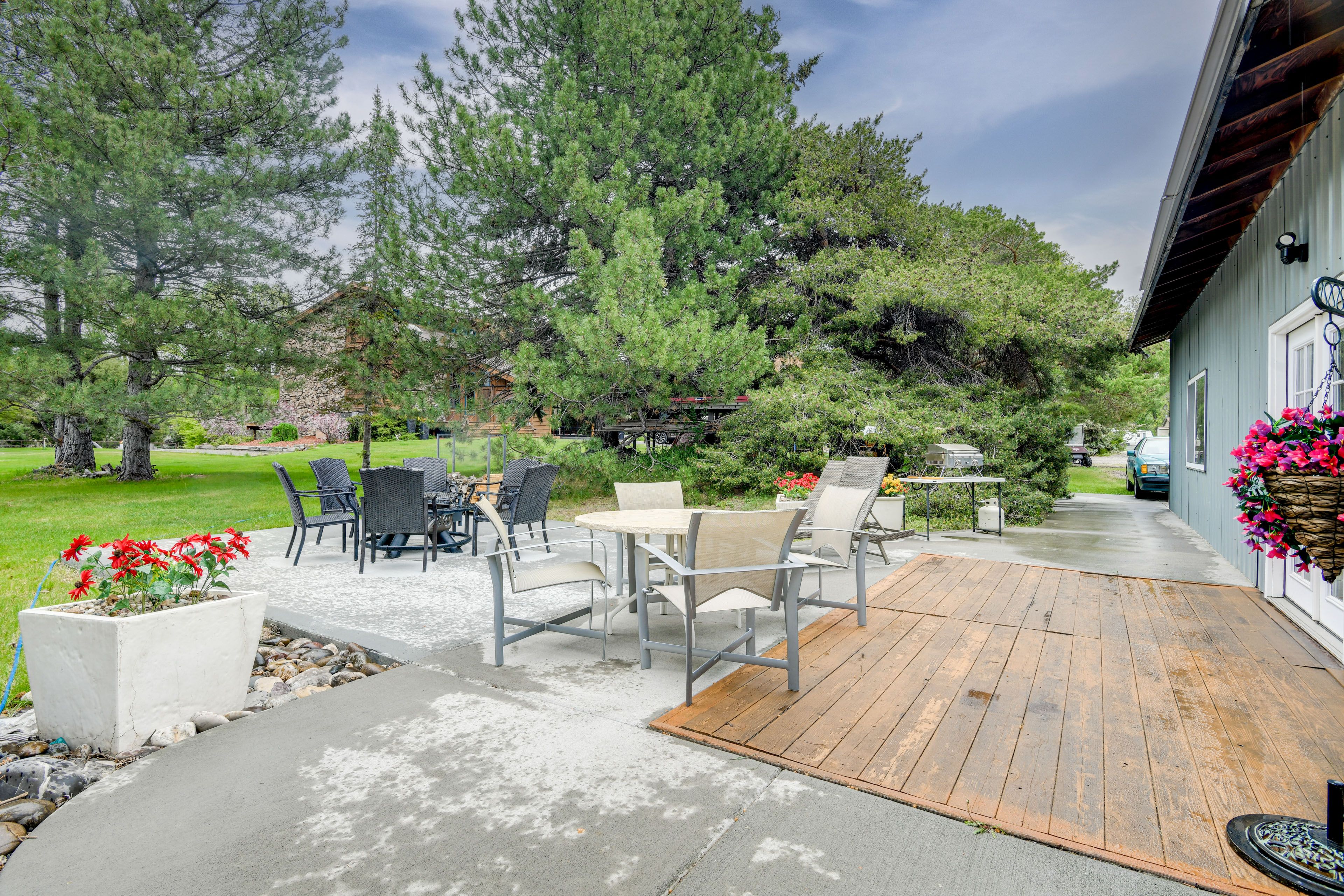 Private Patio | Gas Grill | Fire Pit