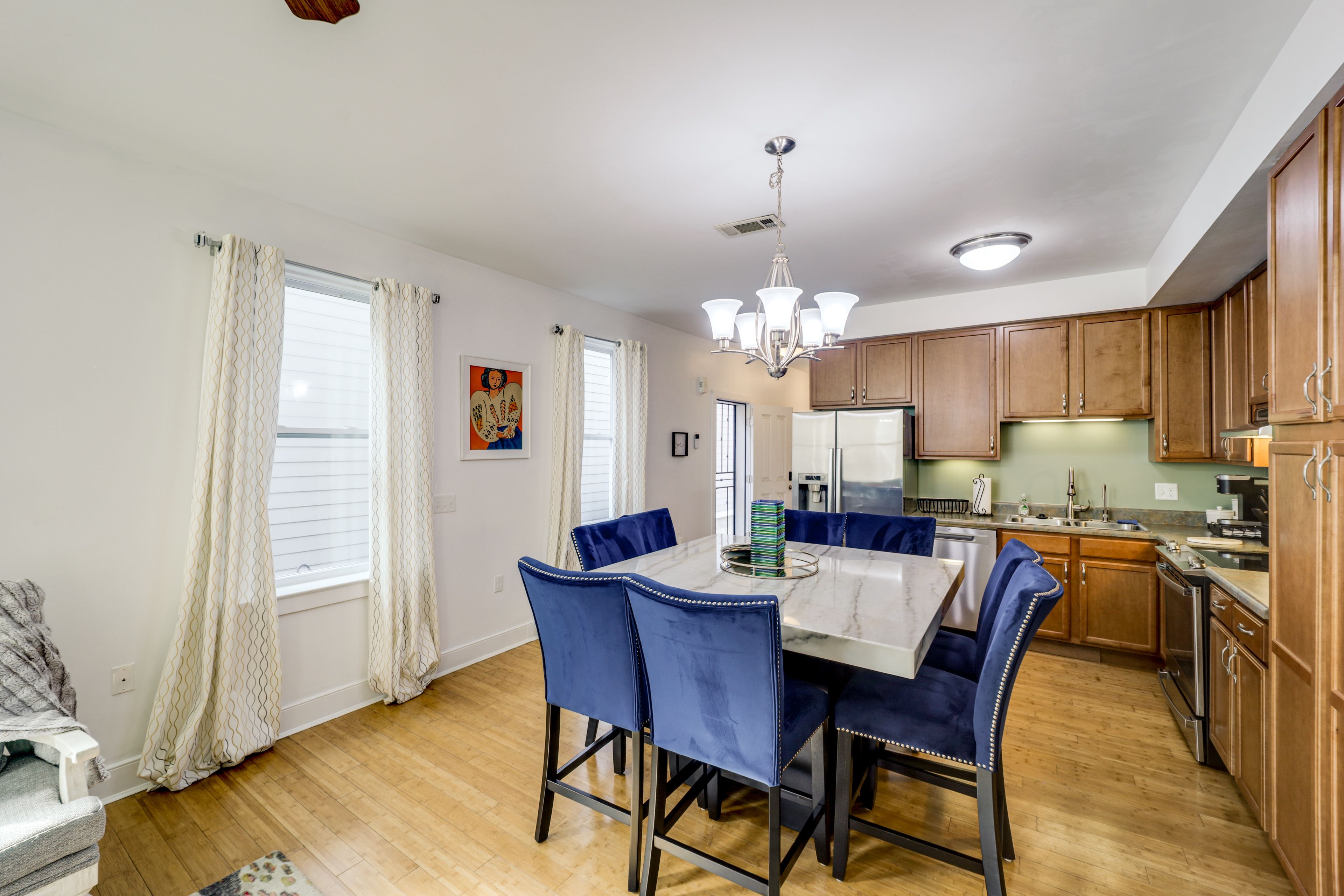 Dining Area | Dishware/Flatware Provided | 1st Floor
