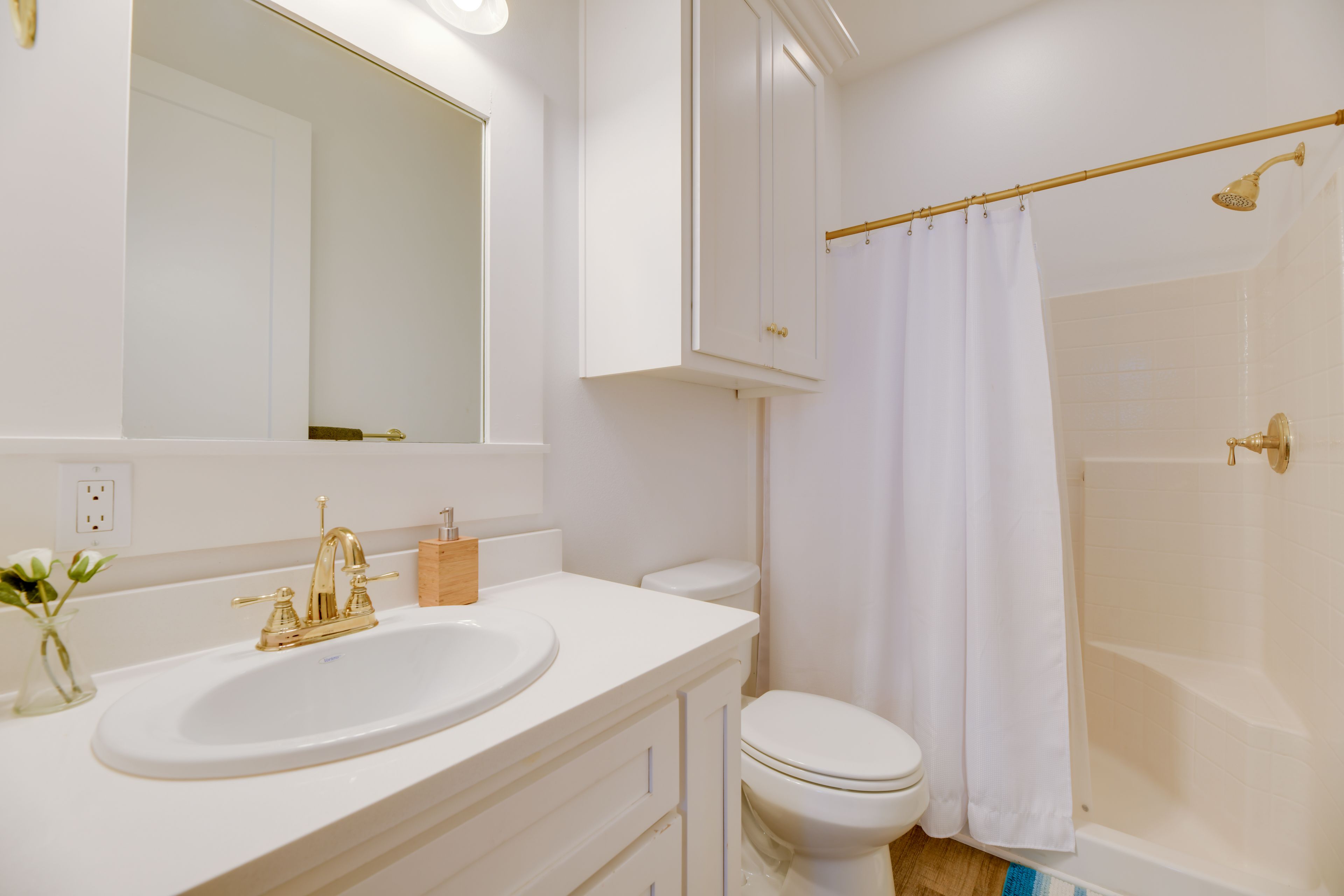 En-Suite Bathroom | 3rd Floor | Complimentary Toiletries | Hair Dryer