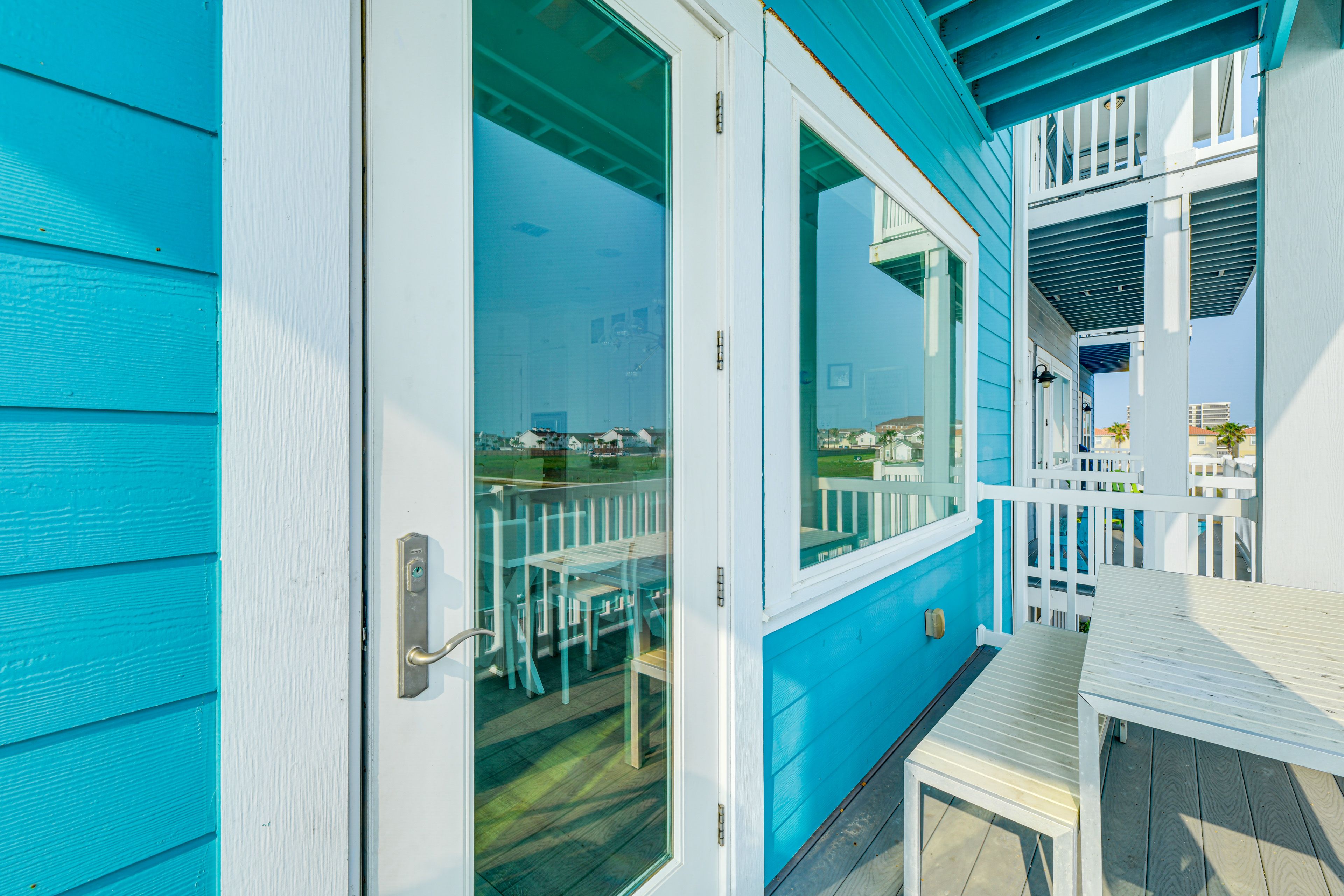 2nd-Floor Balcony | Outdoor Dining