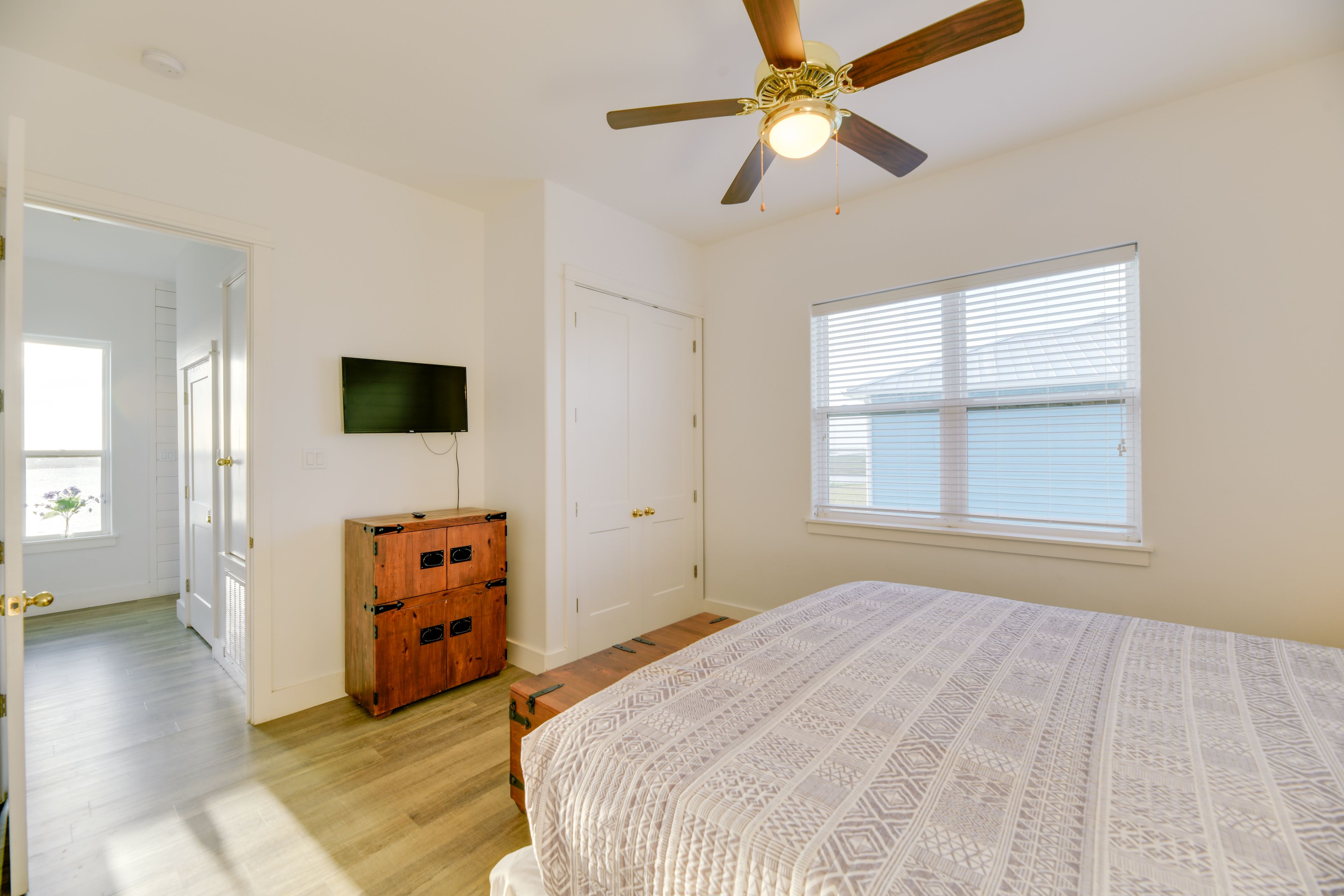 Bedroom 2 | 3rd Floor | King Bed | Smart TV