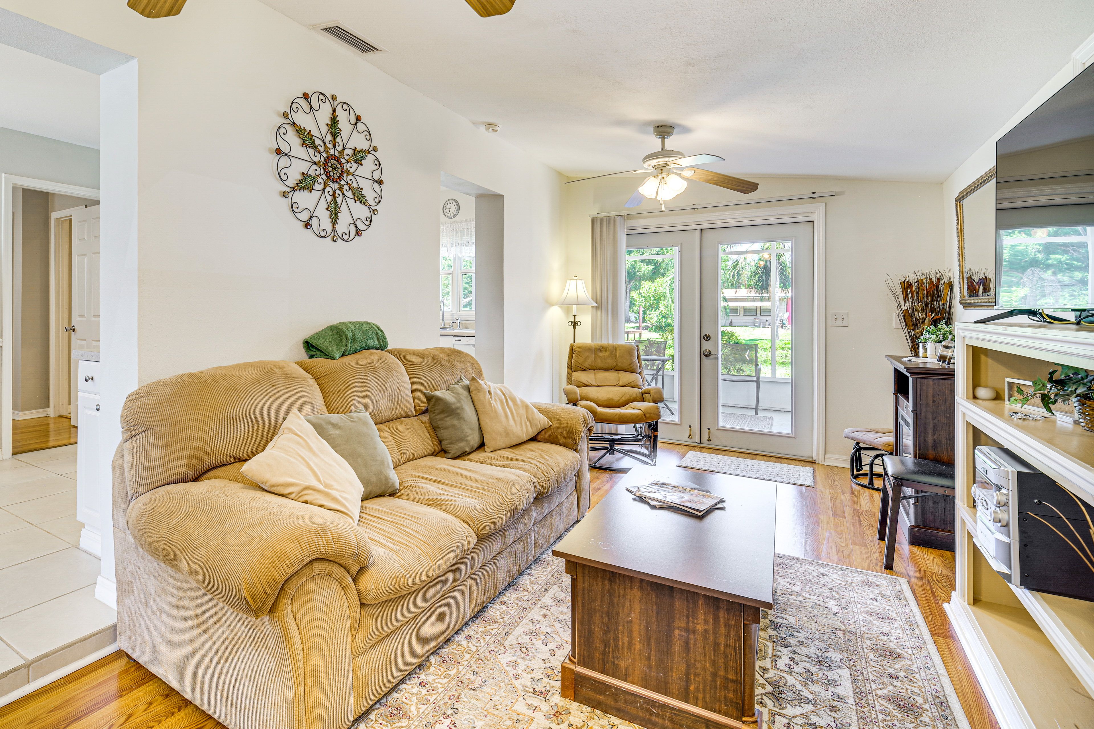 Living Room | Free WiFi | Smart TV | Central A/C