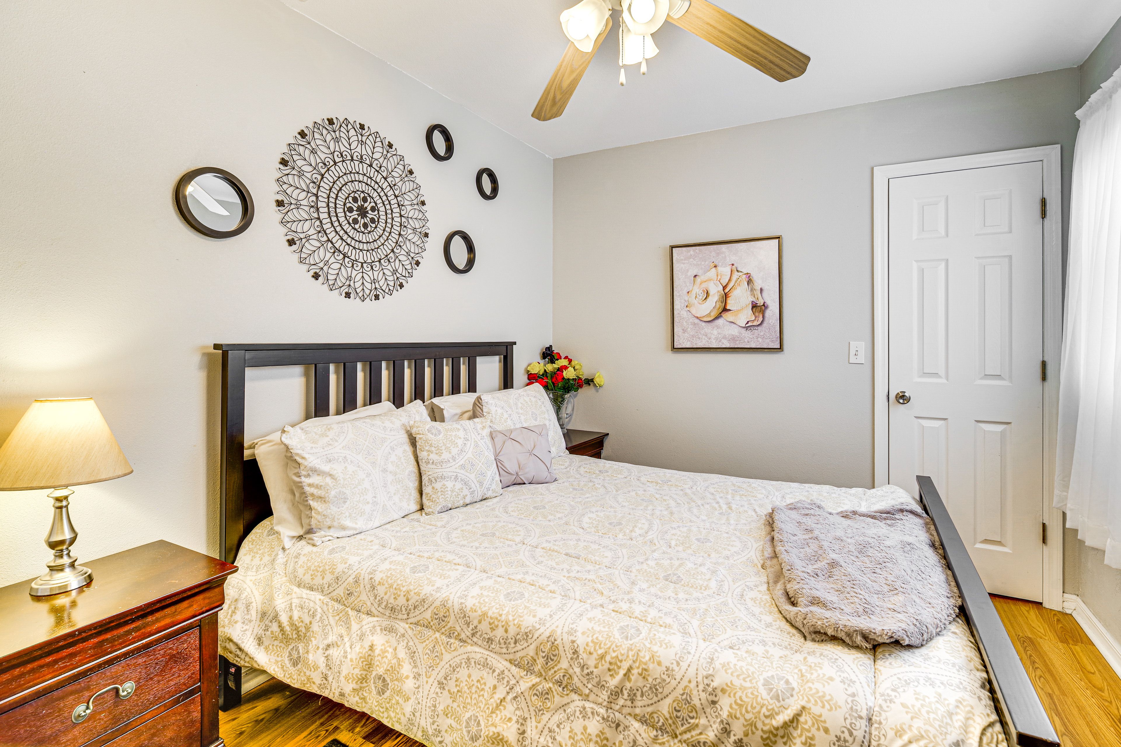 Bedroom 1 | Queen Bed