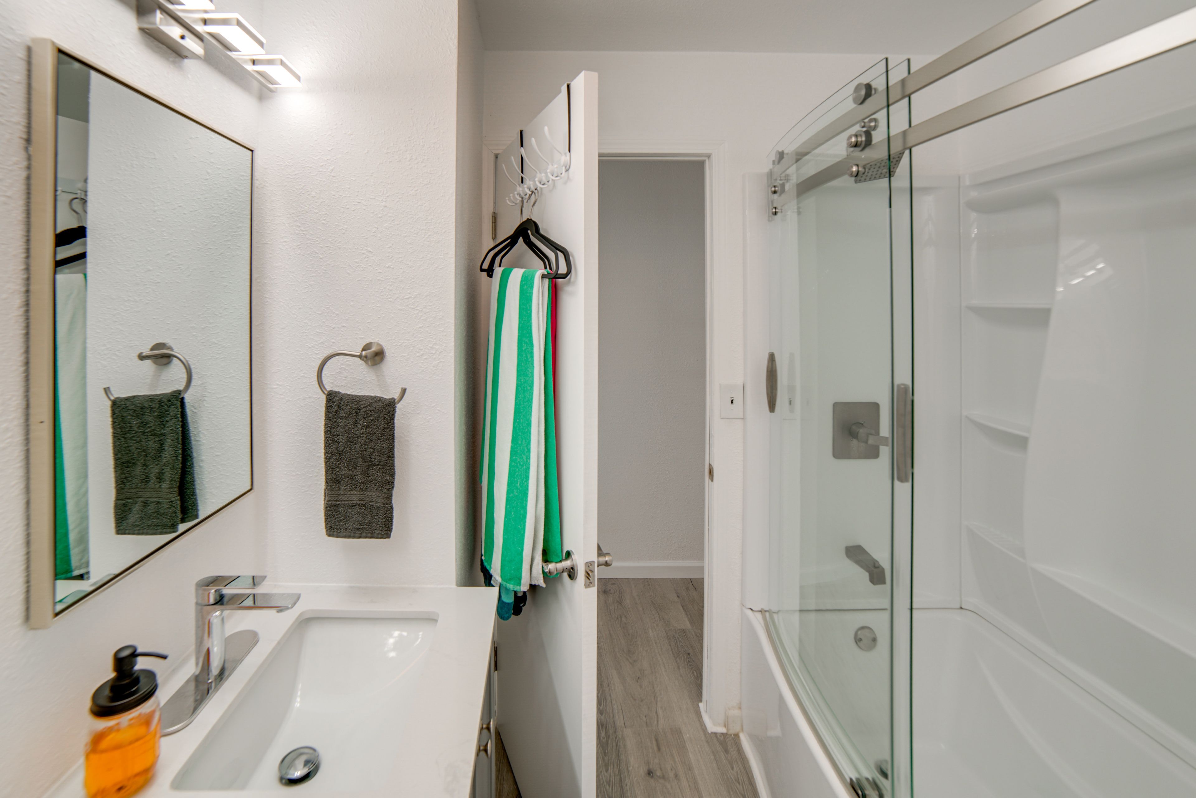 Full Bathroom | Complimentary Toiletries