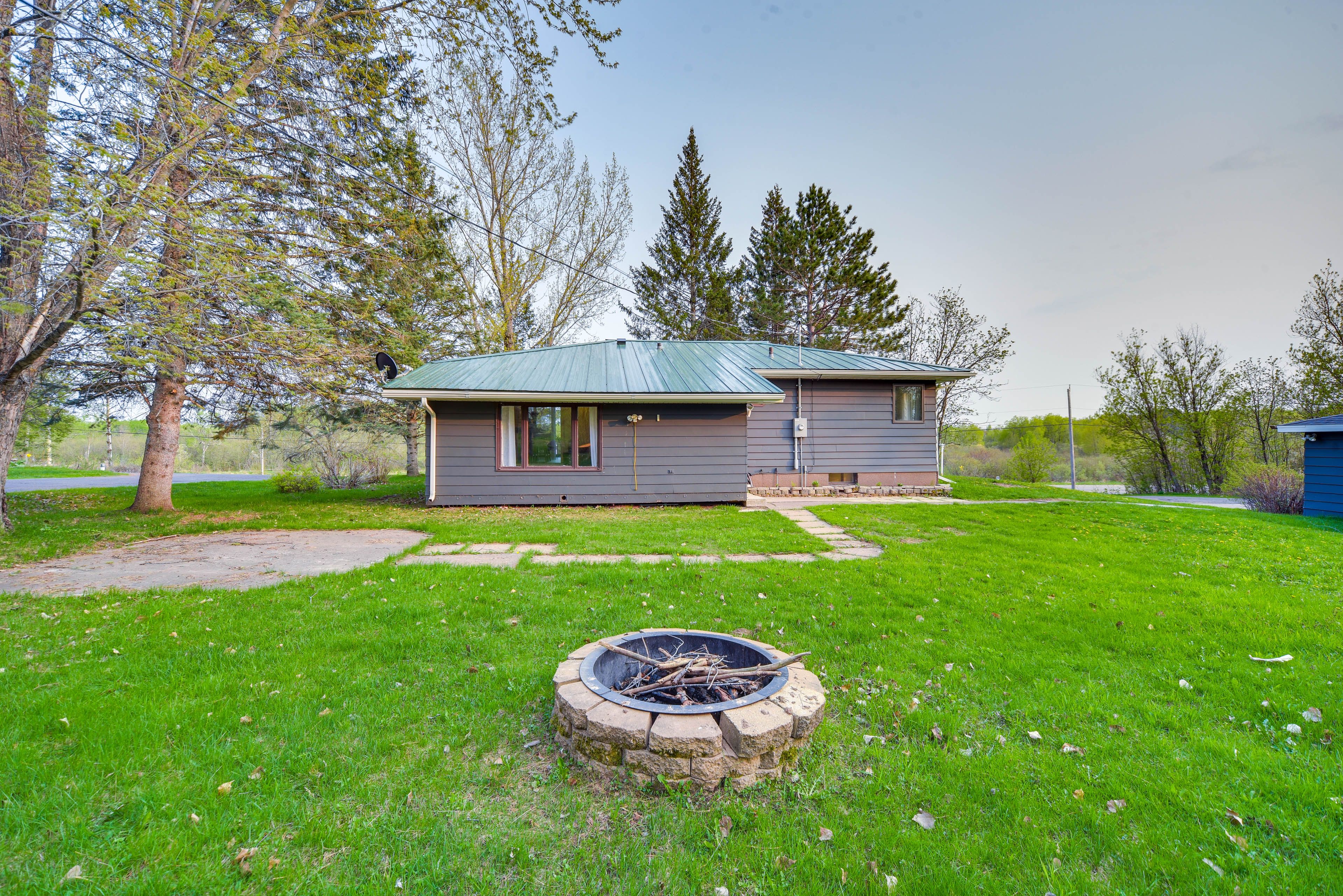 Hermantown Vacation Rental | 5BR | 2BA | Steps Required | 1,800 Sq Ft