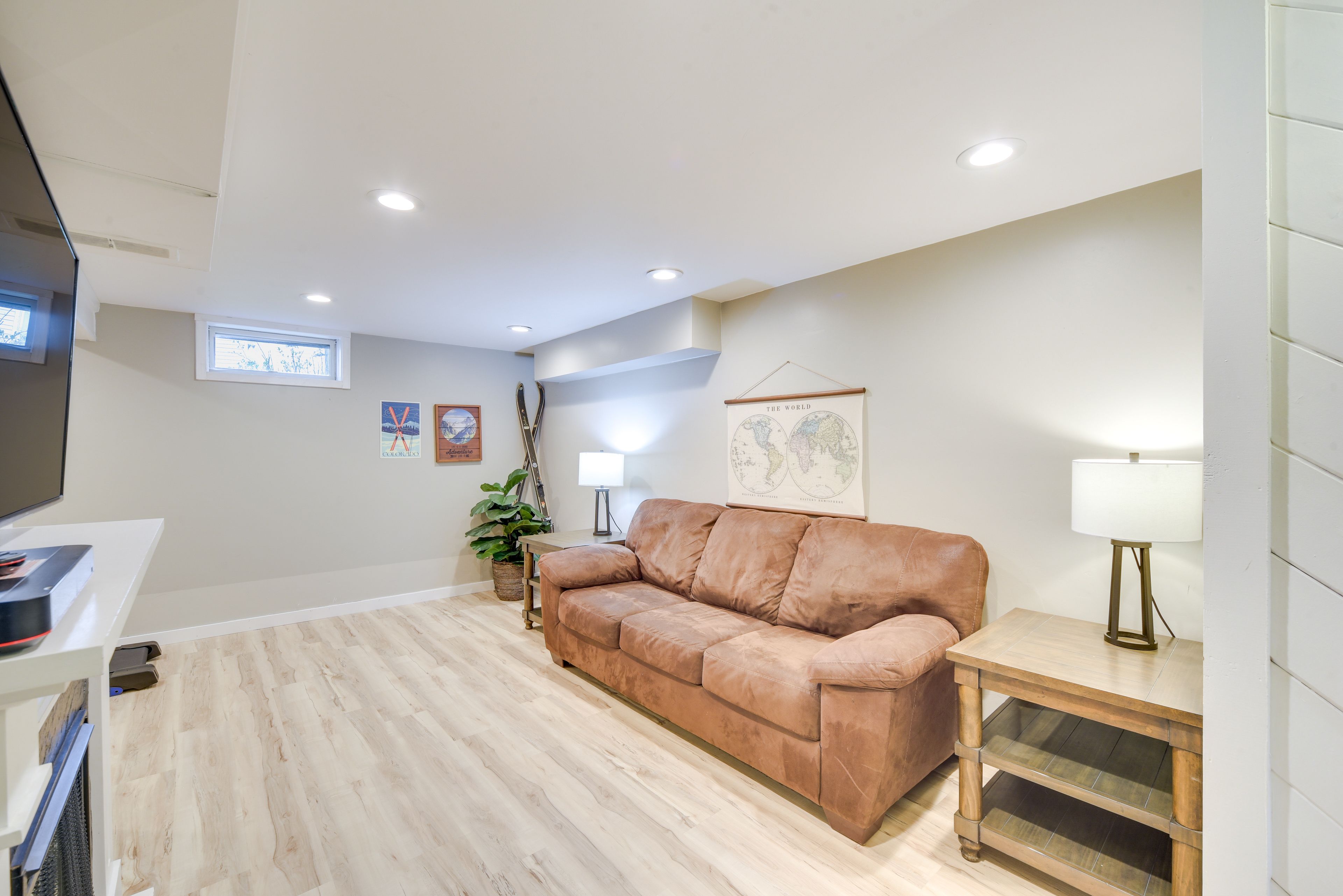Living Room | Smart TV | Treadmill