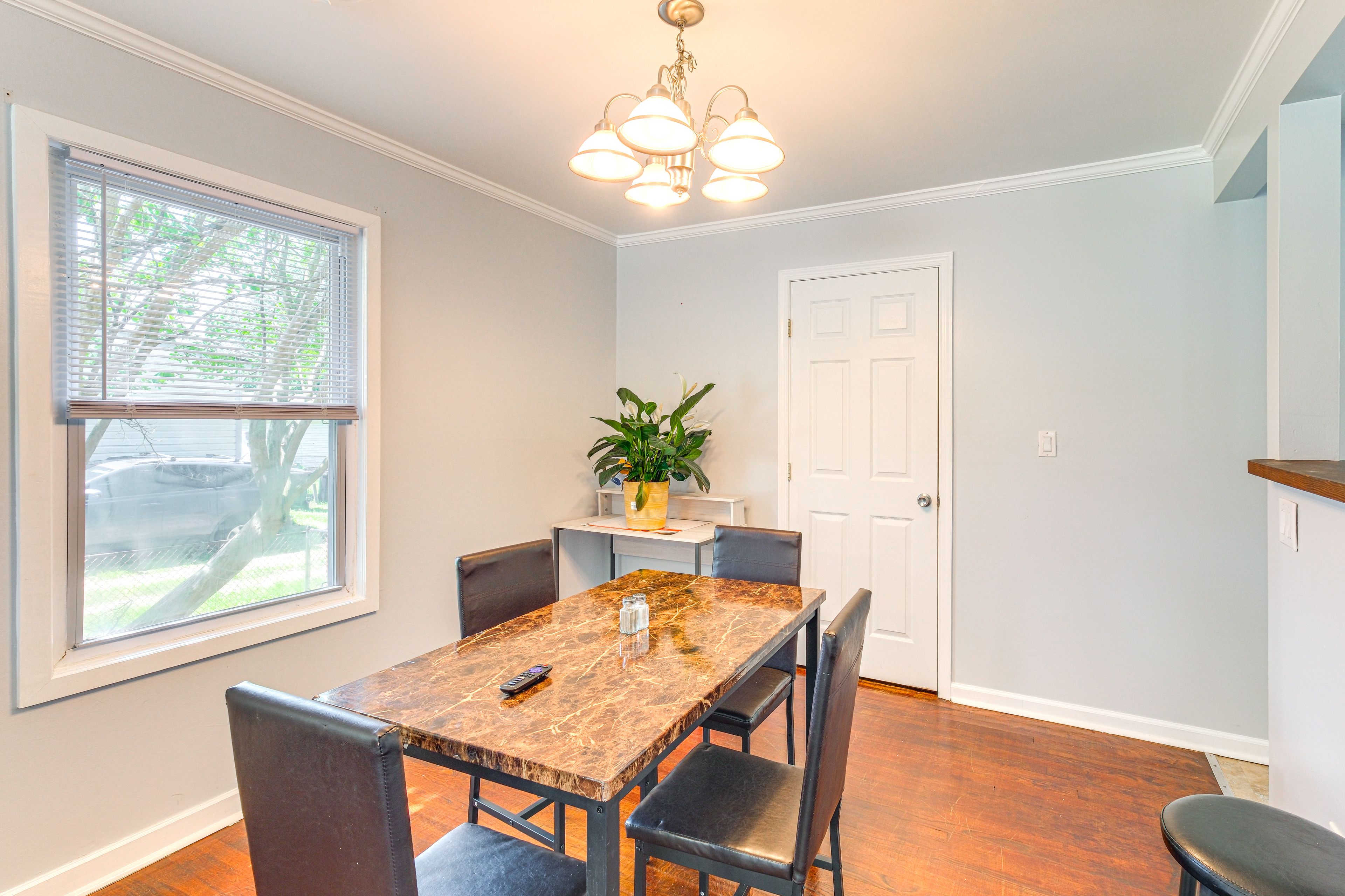 Dining Area | Dishware/Flatware