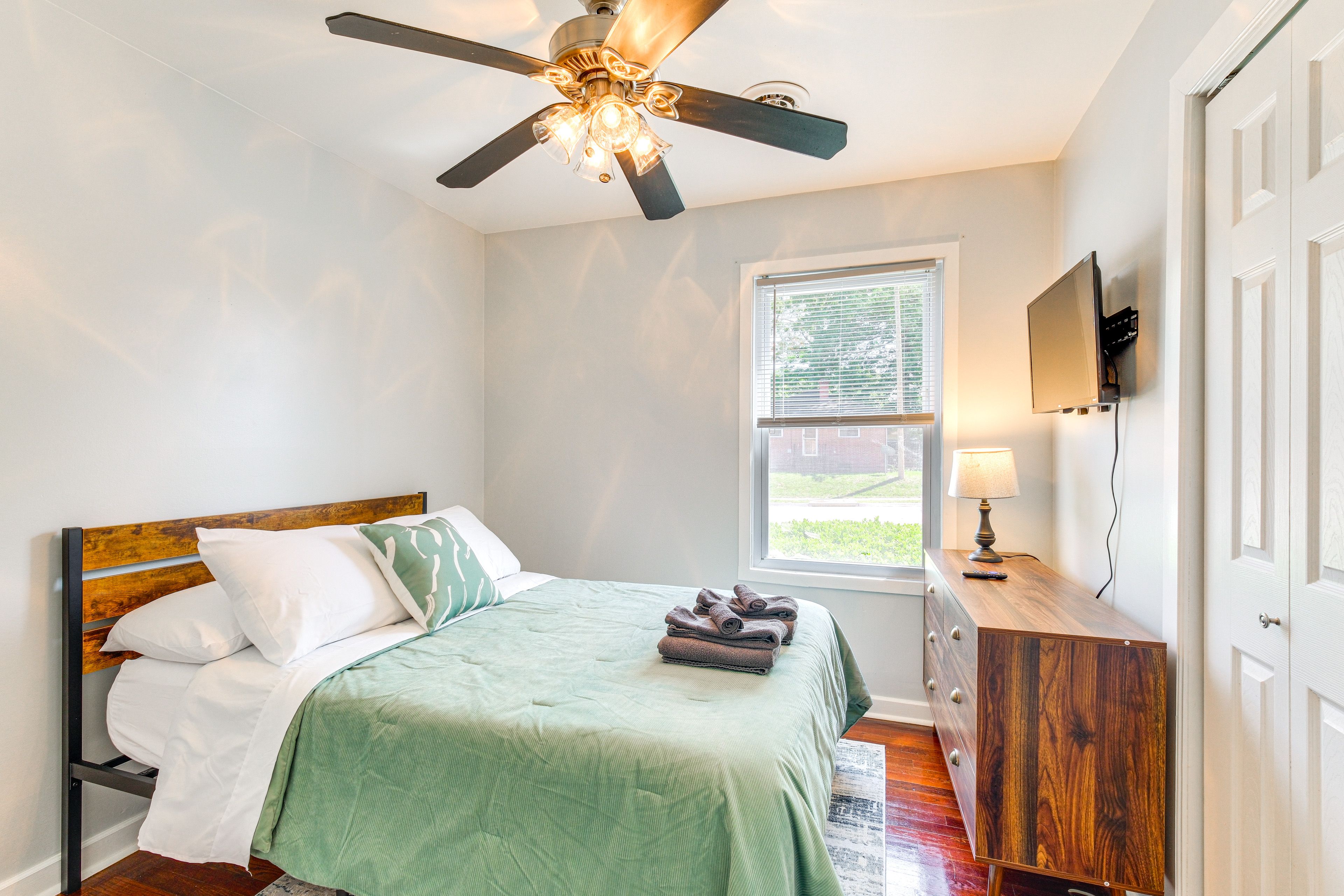 Bedroom 2 | Full Bed | Flat-Screen TV