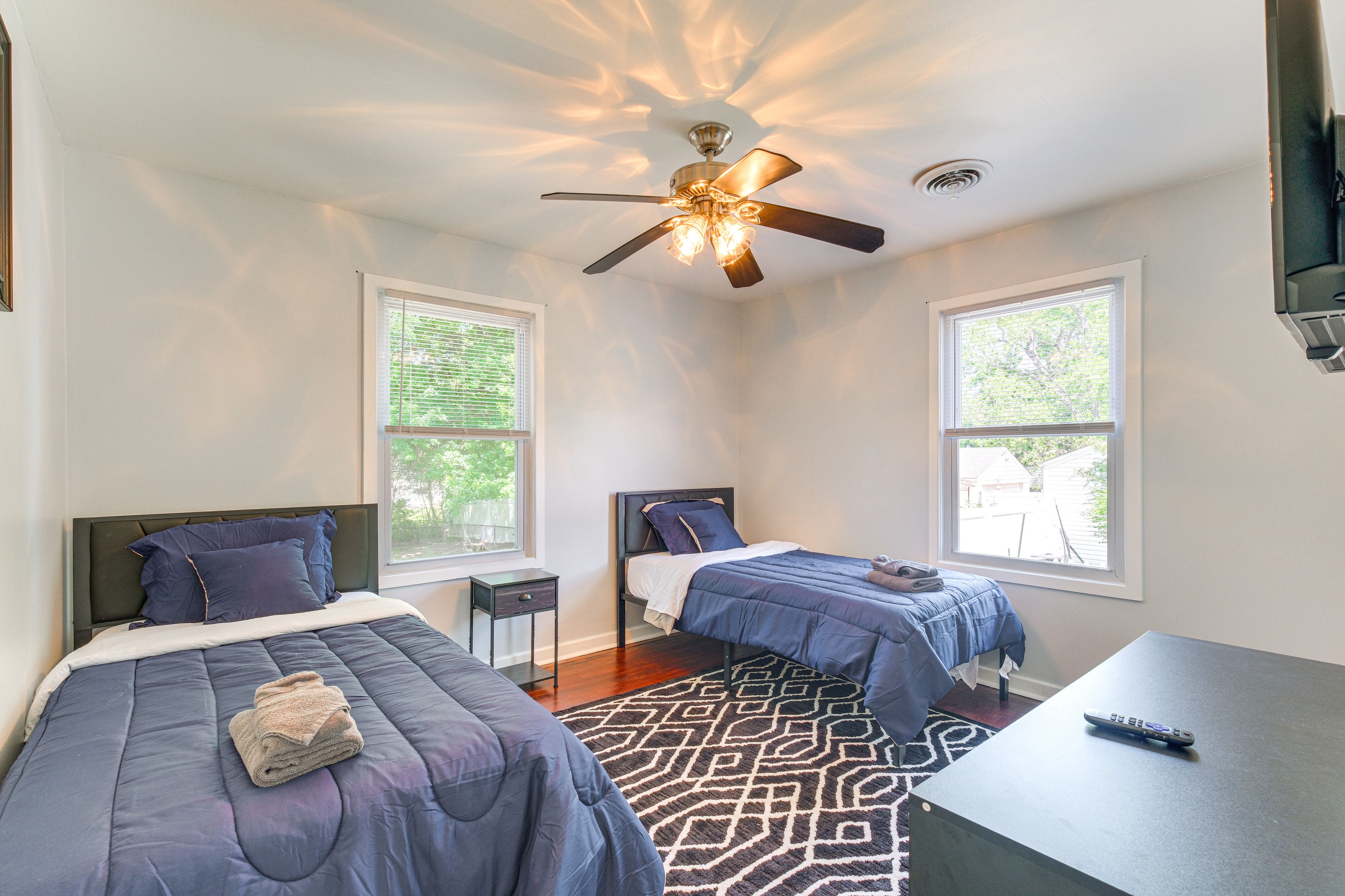Bedroom 3 | 2 Twin Beds | Flat-Screen TV