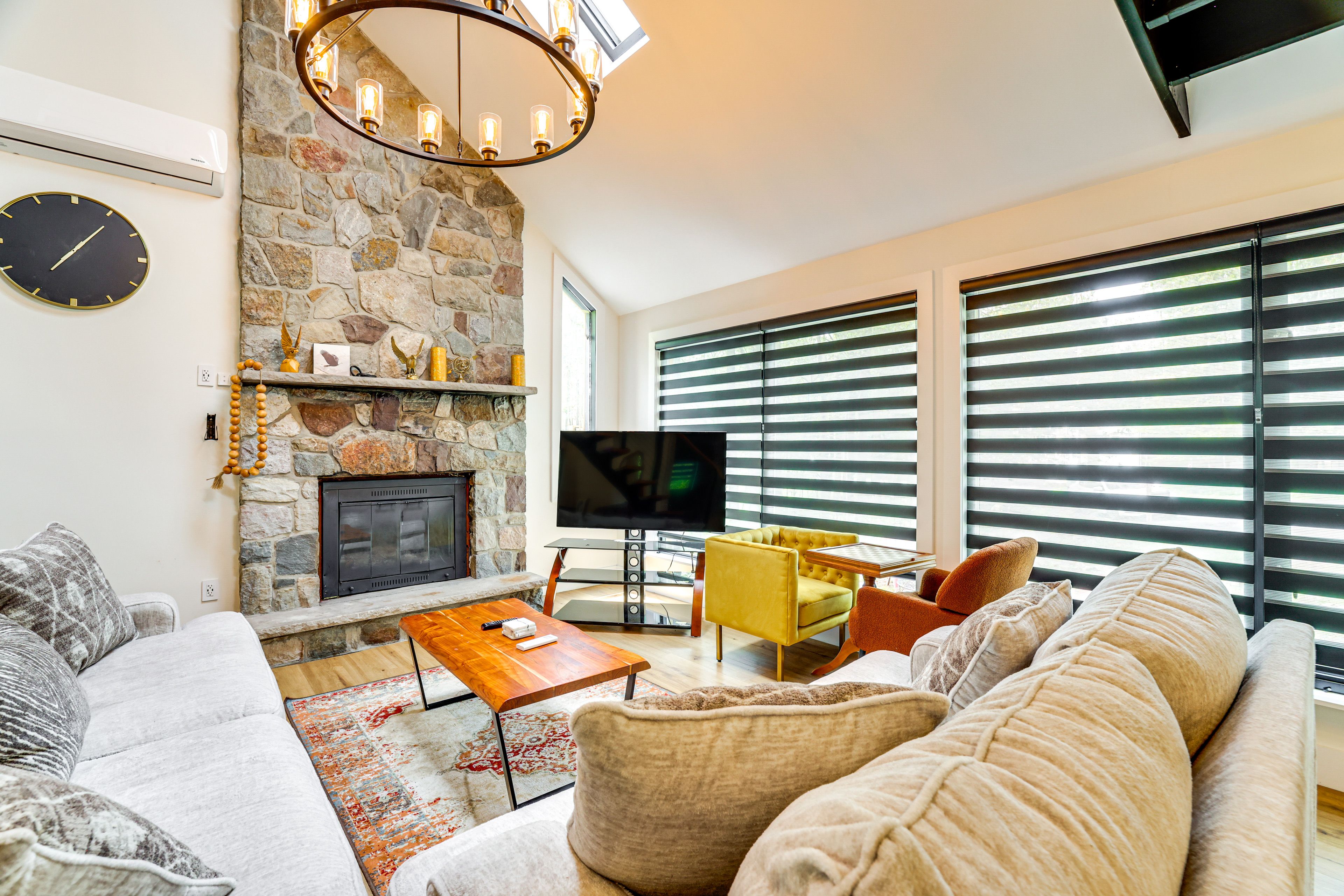 Living Room | 1st Floor | Smart TV | Free WiFi | Fireplace | Piano