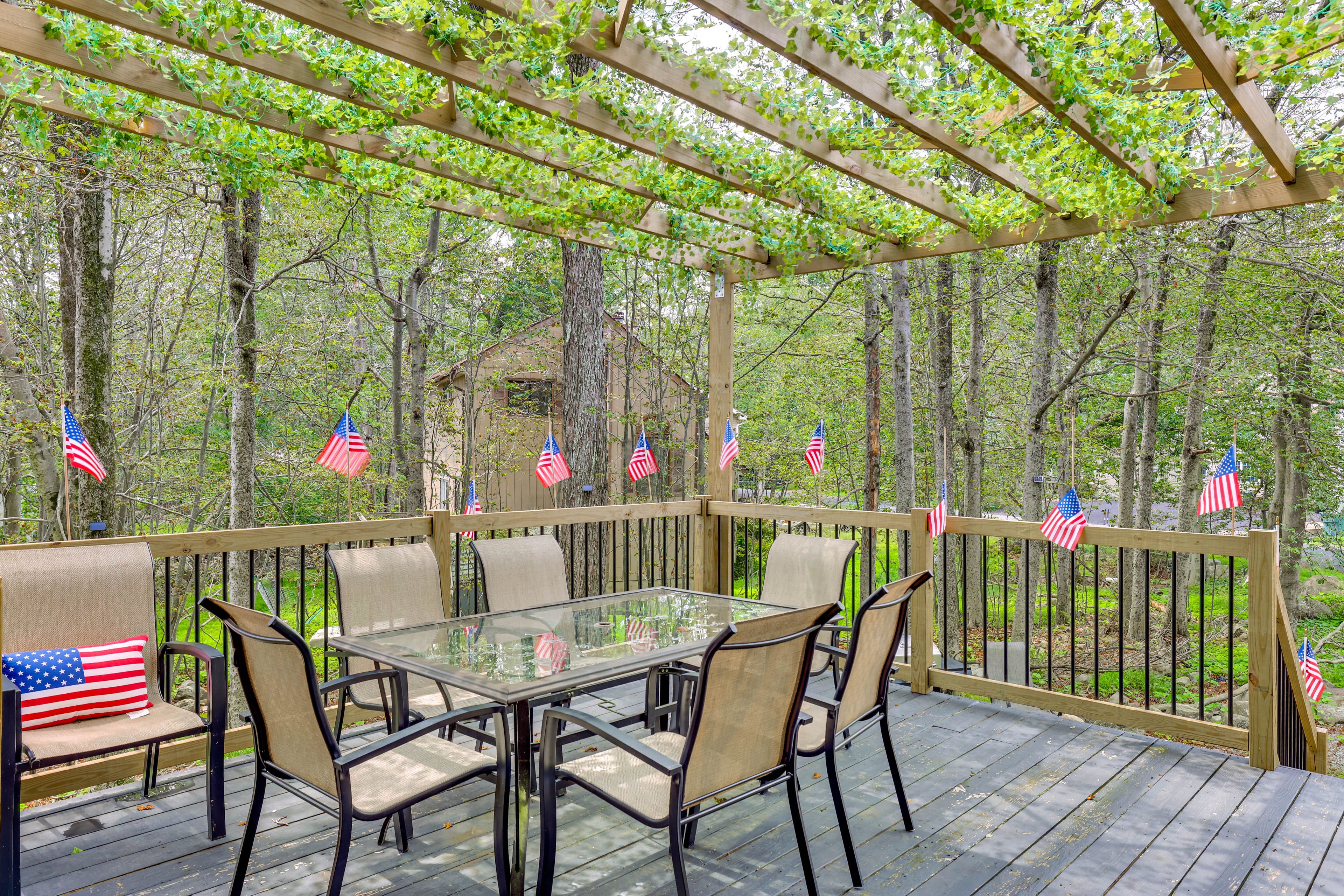 Deck | Outdoor Dining