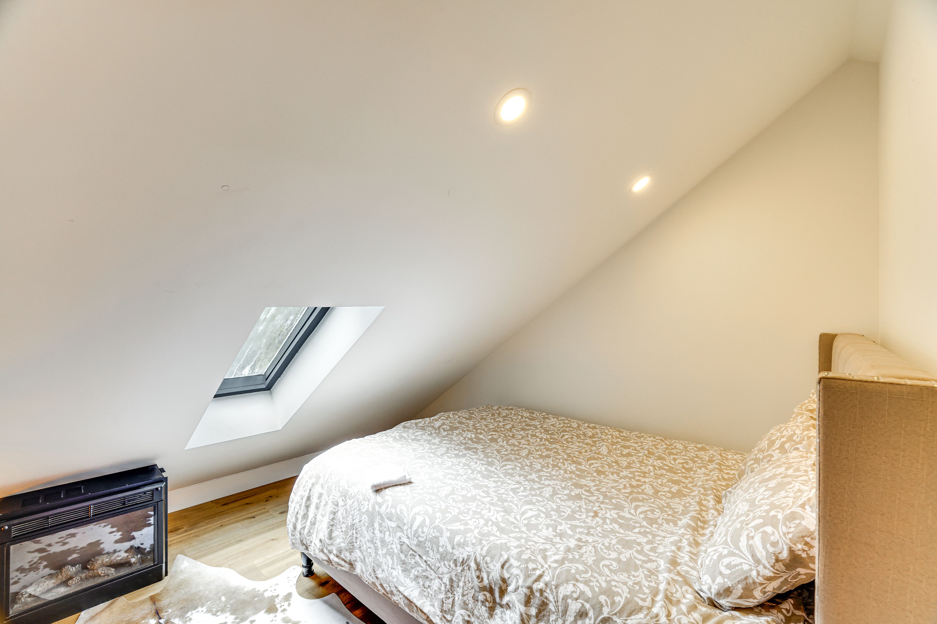 Loft | 2nd Floor | Queen Bed