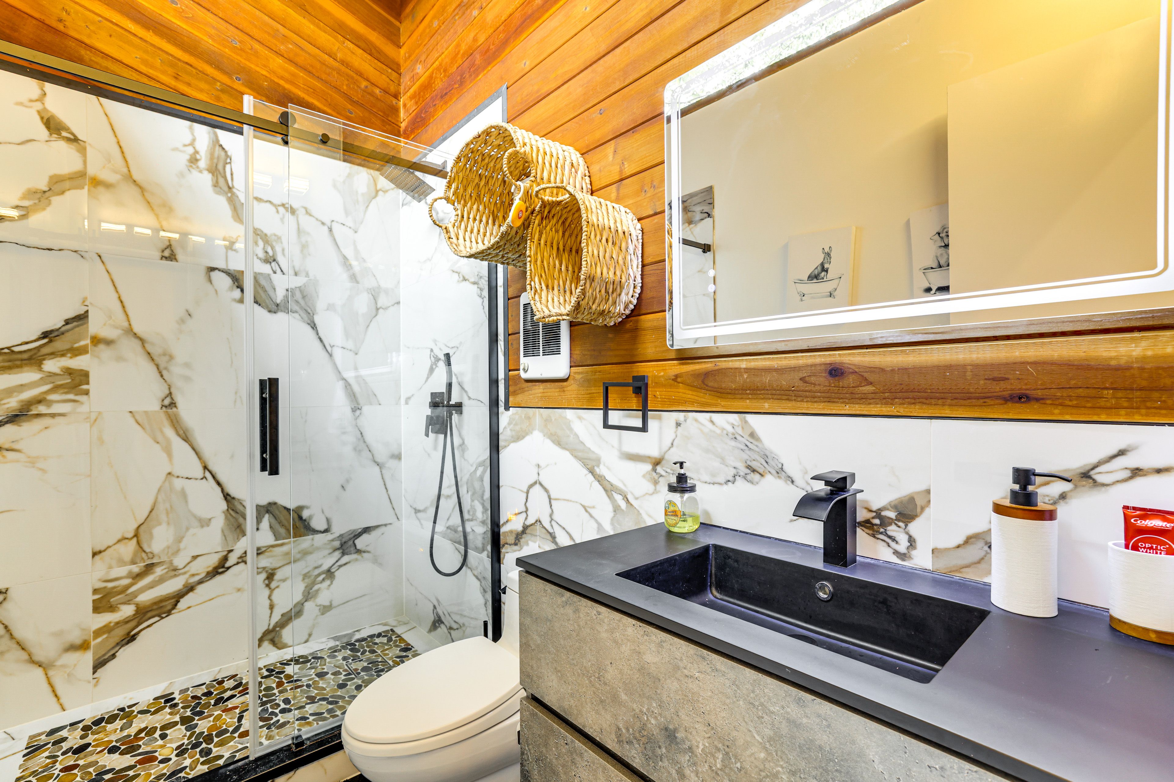 Full Bathroom | 2nd Floor