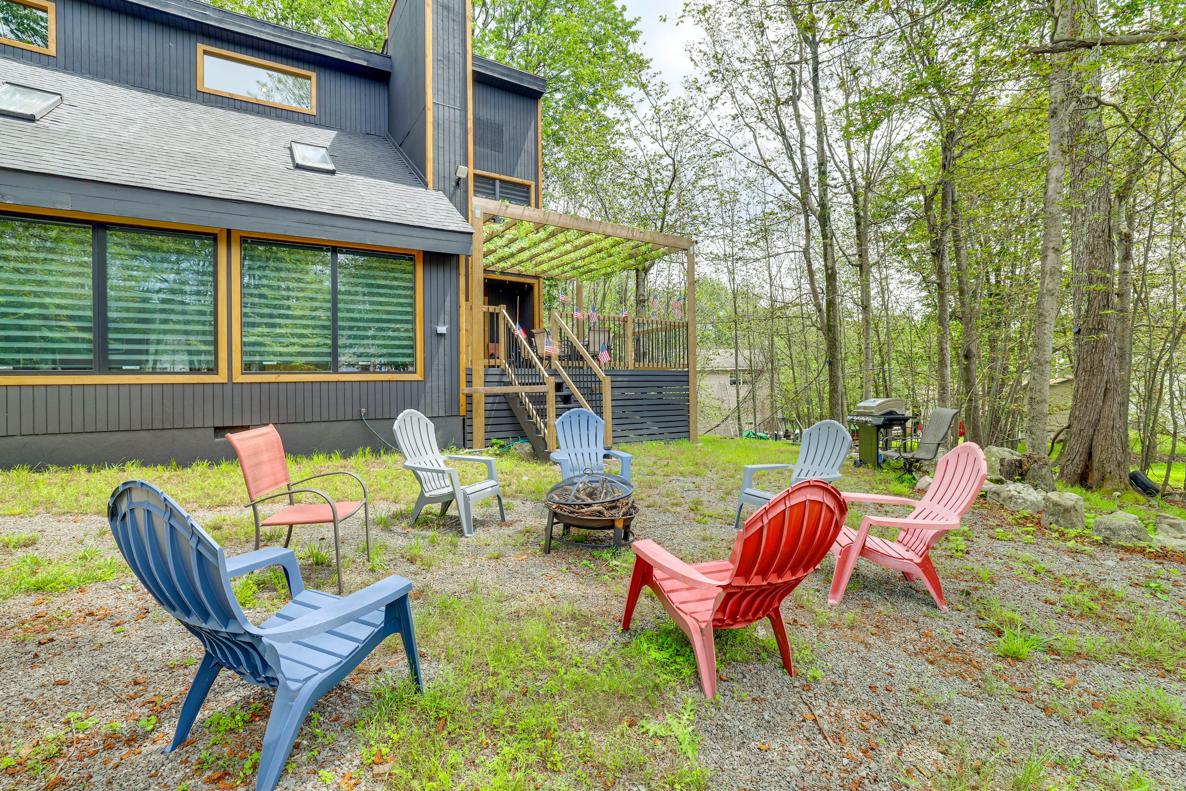 Backyard | Fire Pit | 10 Mi to Kalahari Indoor Waterpark