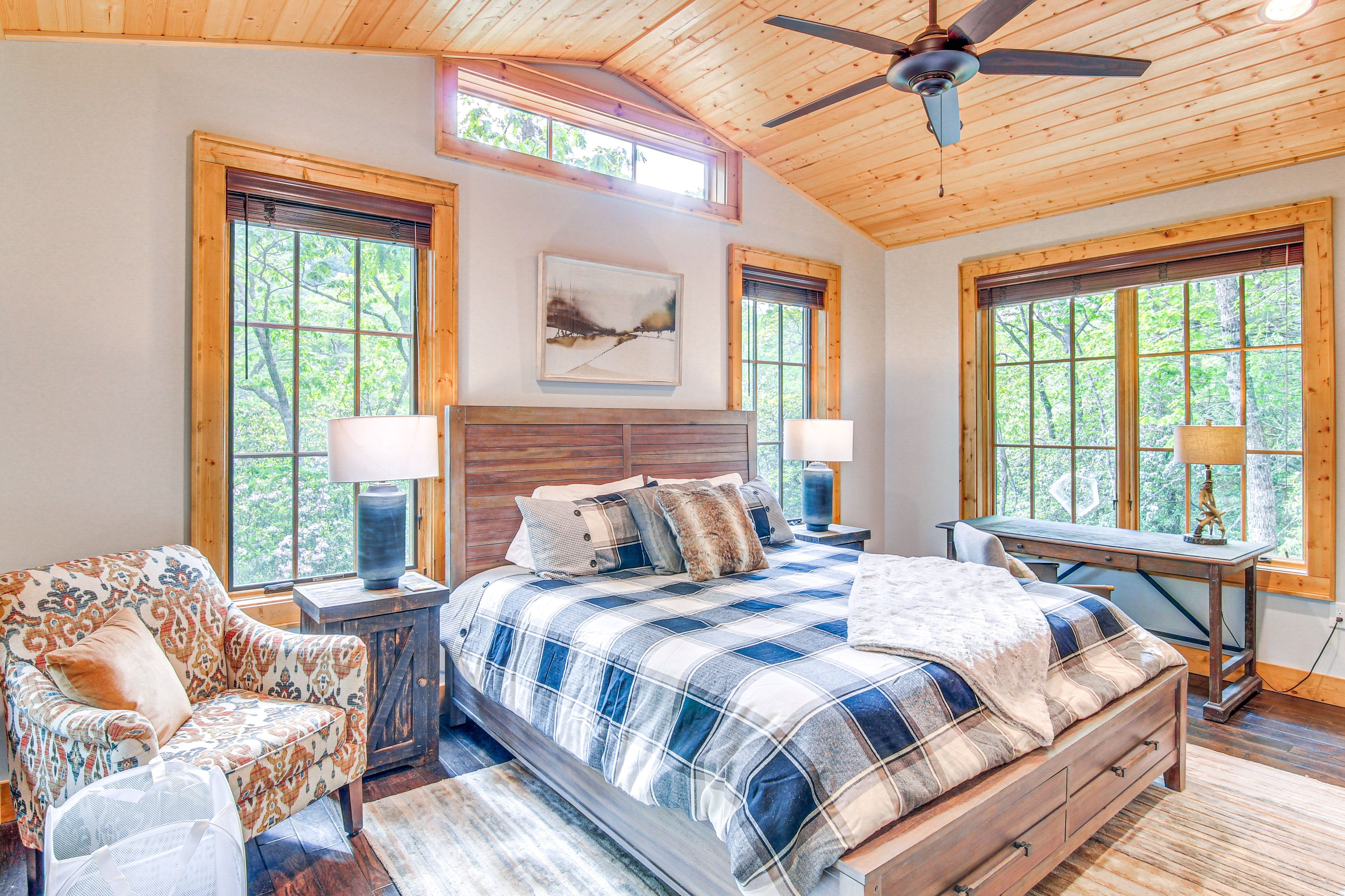 Bedroom 1 | King Bed