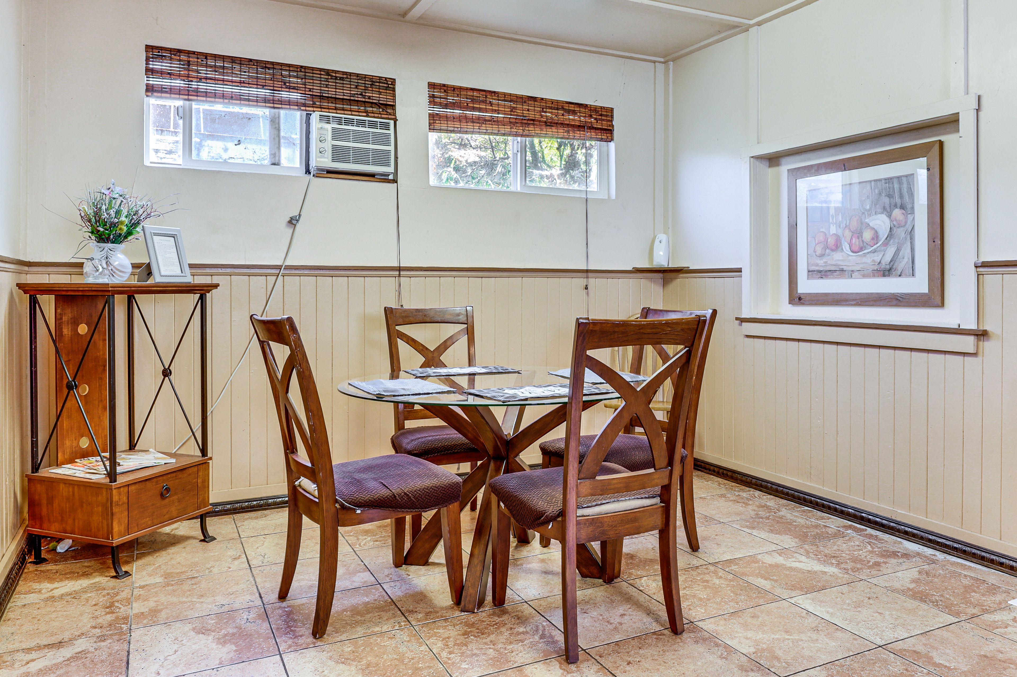 Dining Area | Dishware/Flatware