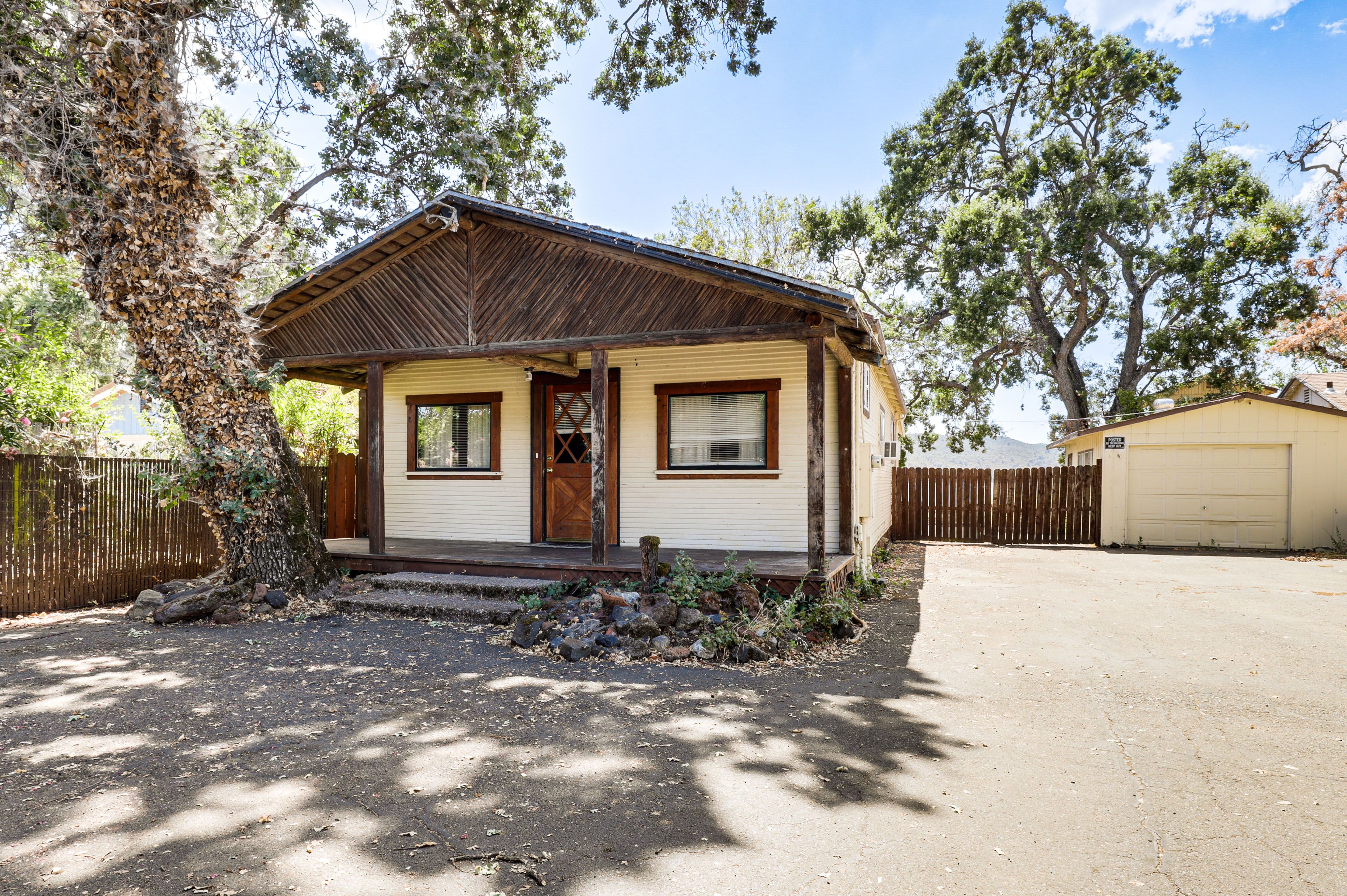 Parking | Driveway (5 Vehicles) | Trailer Parking Available