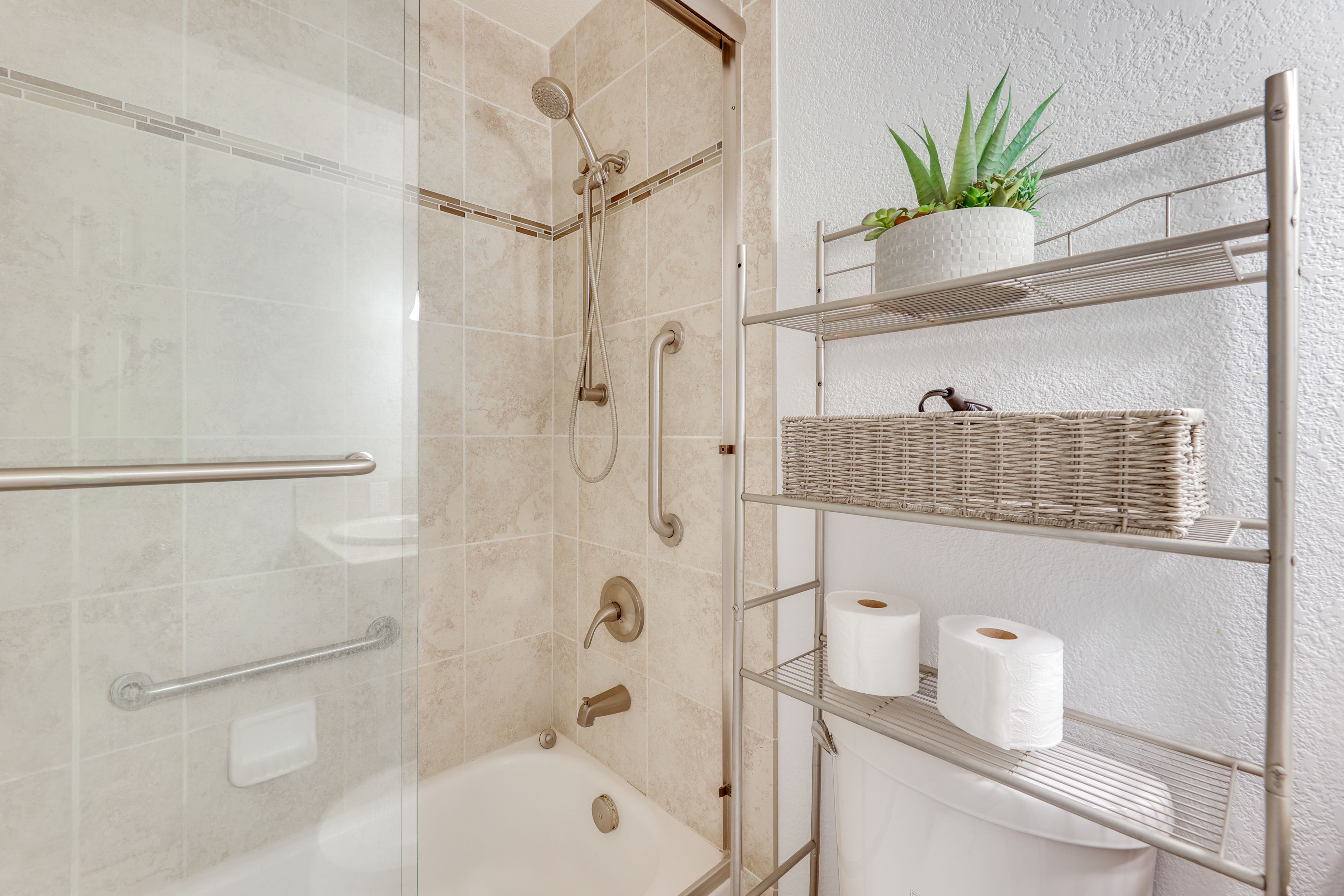 Full Bathroom | 2nd Floor