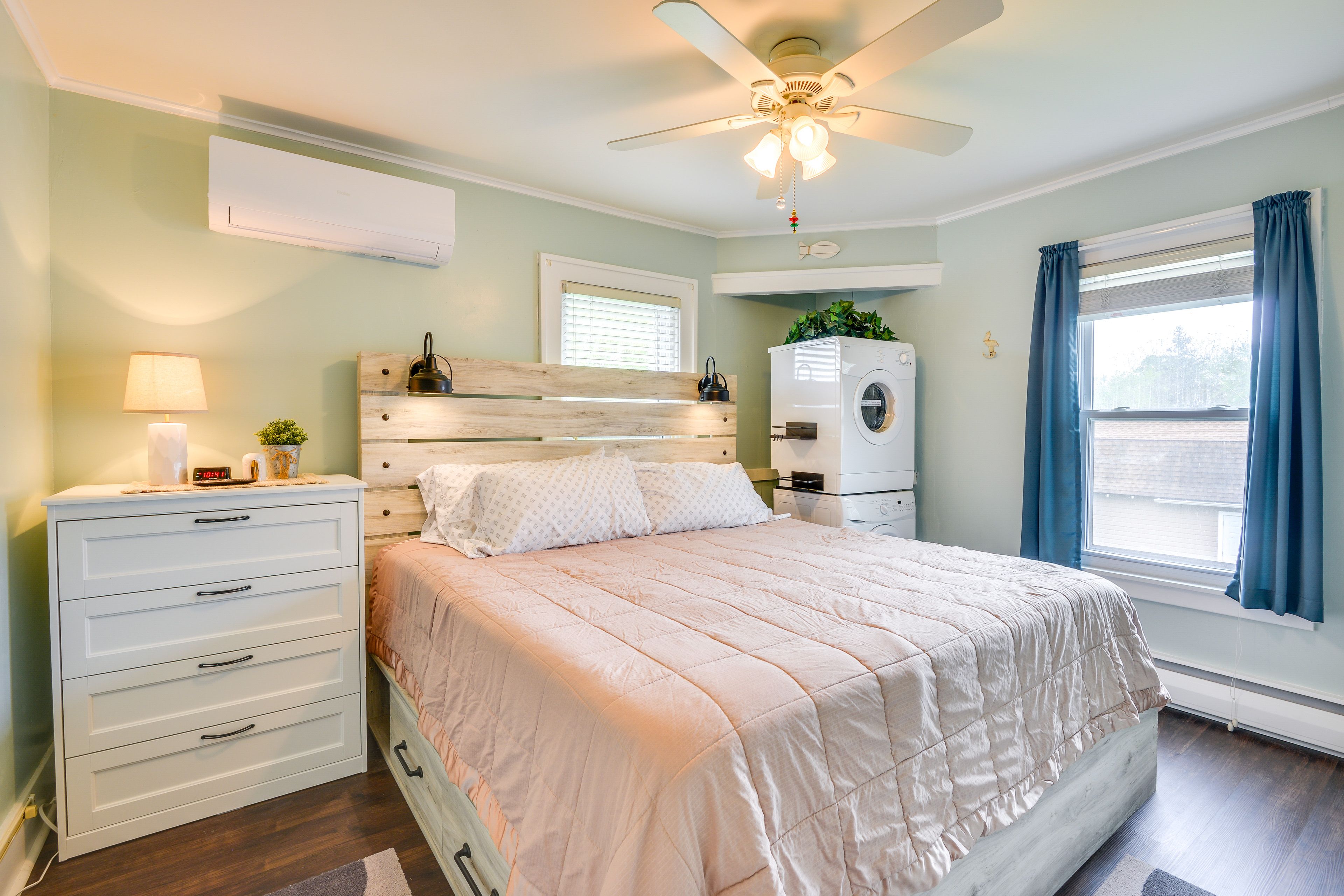 Bedroom 1 | King Bed | Washer & Dryer