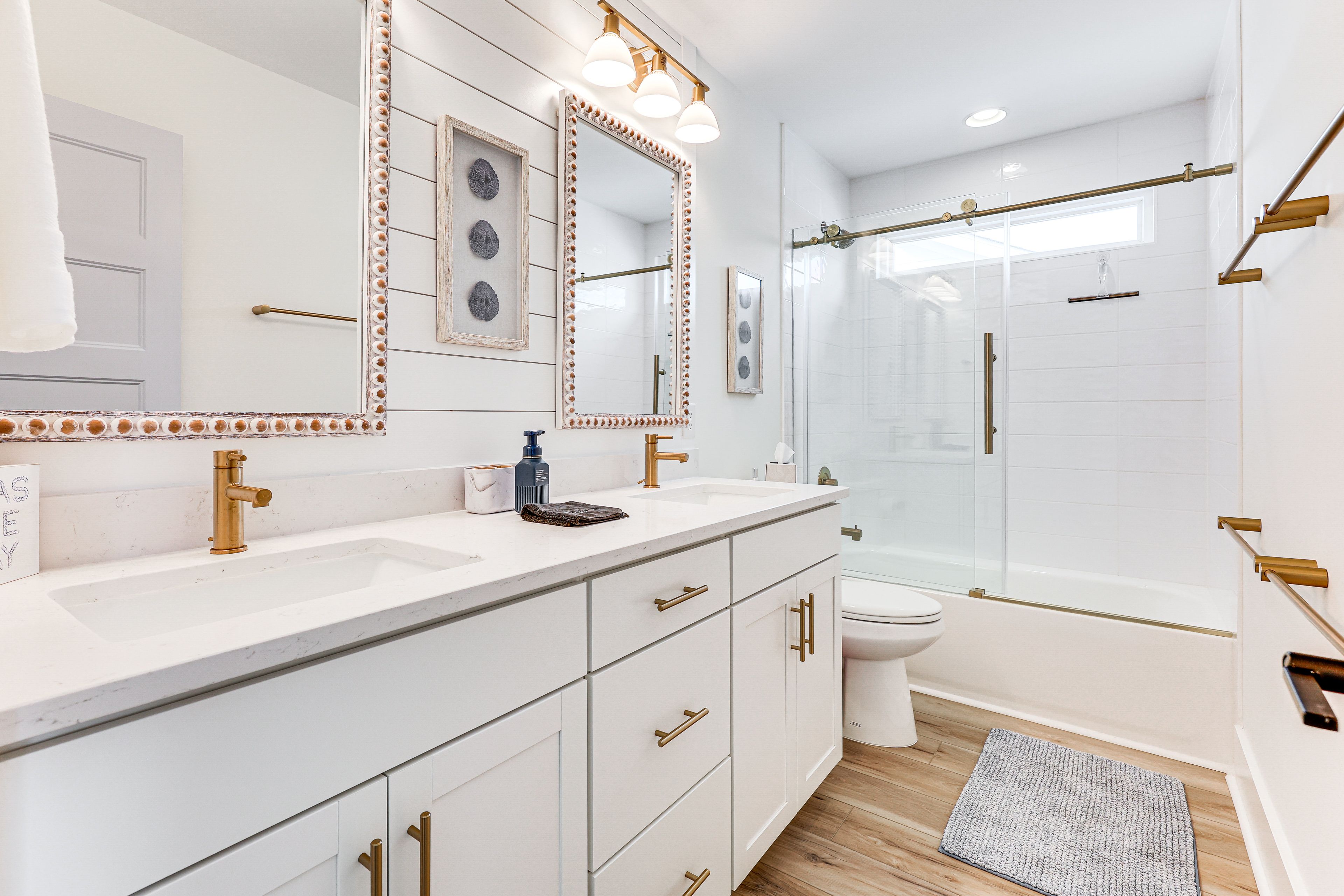 Full Bathroom | Upper Floor