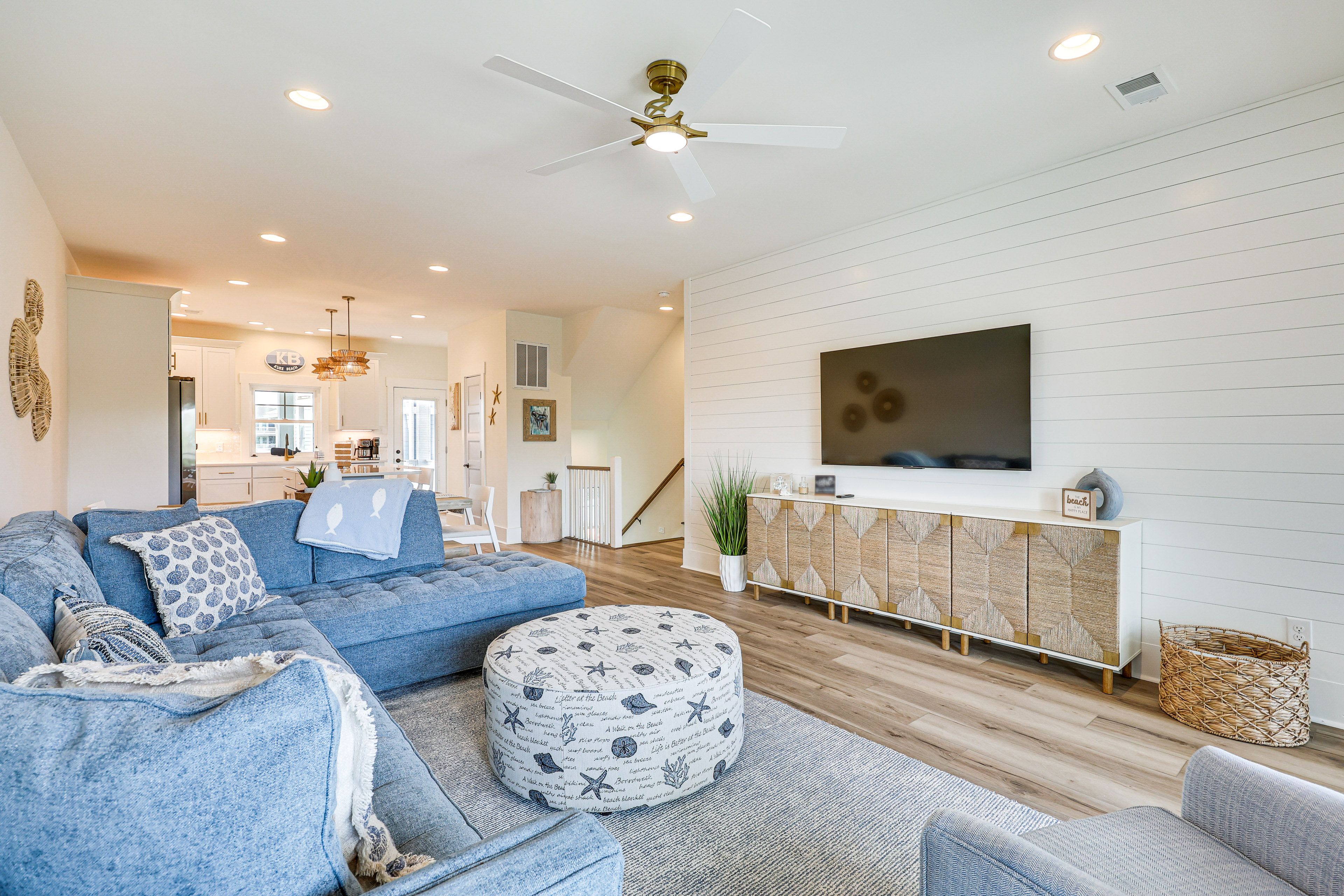 Living Room | Free WiFi | Central A/C & Heat | Smart TV | Main Floor