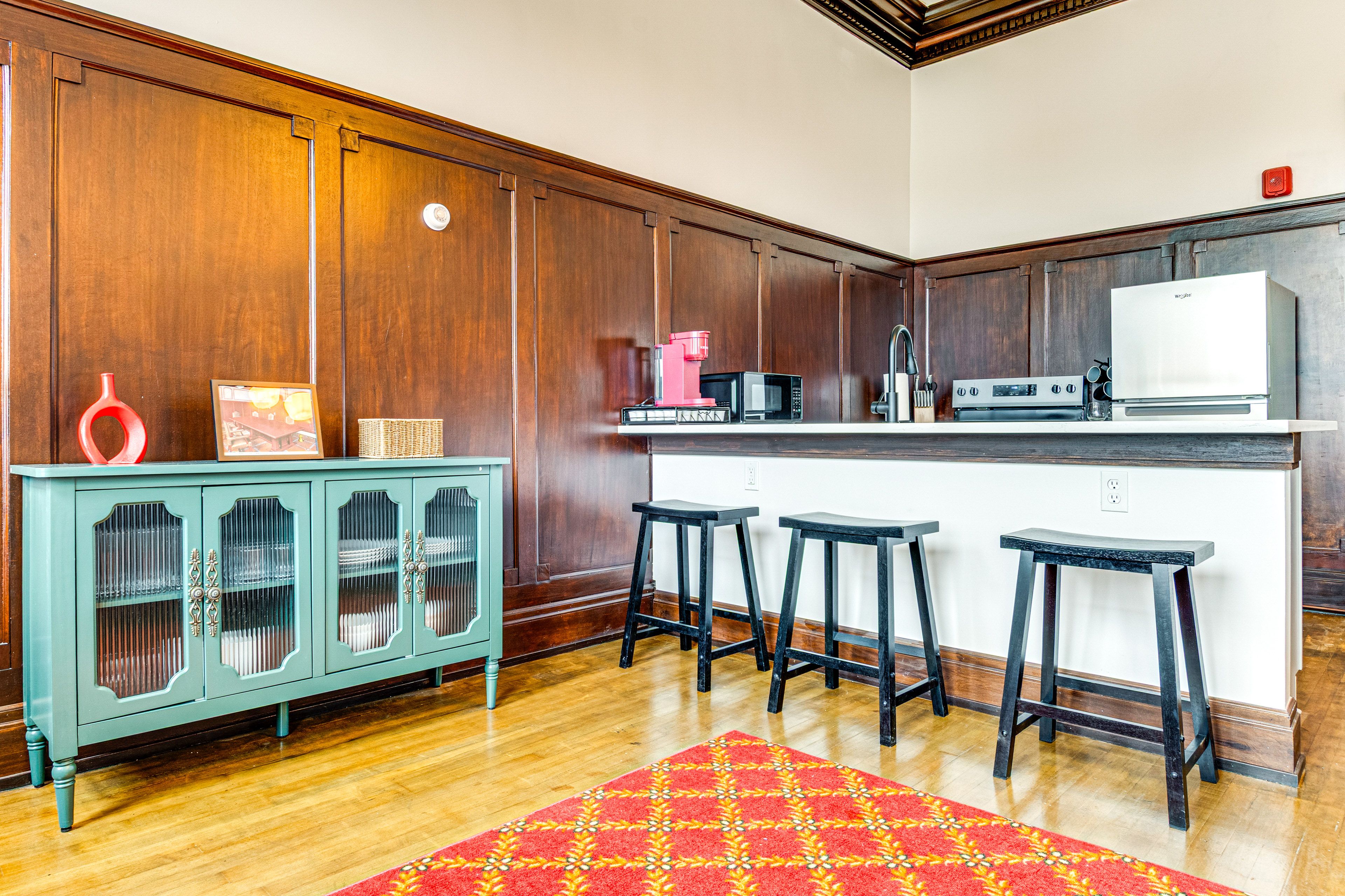 Dining Bar | Kitchen