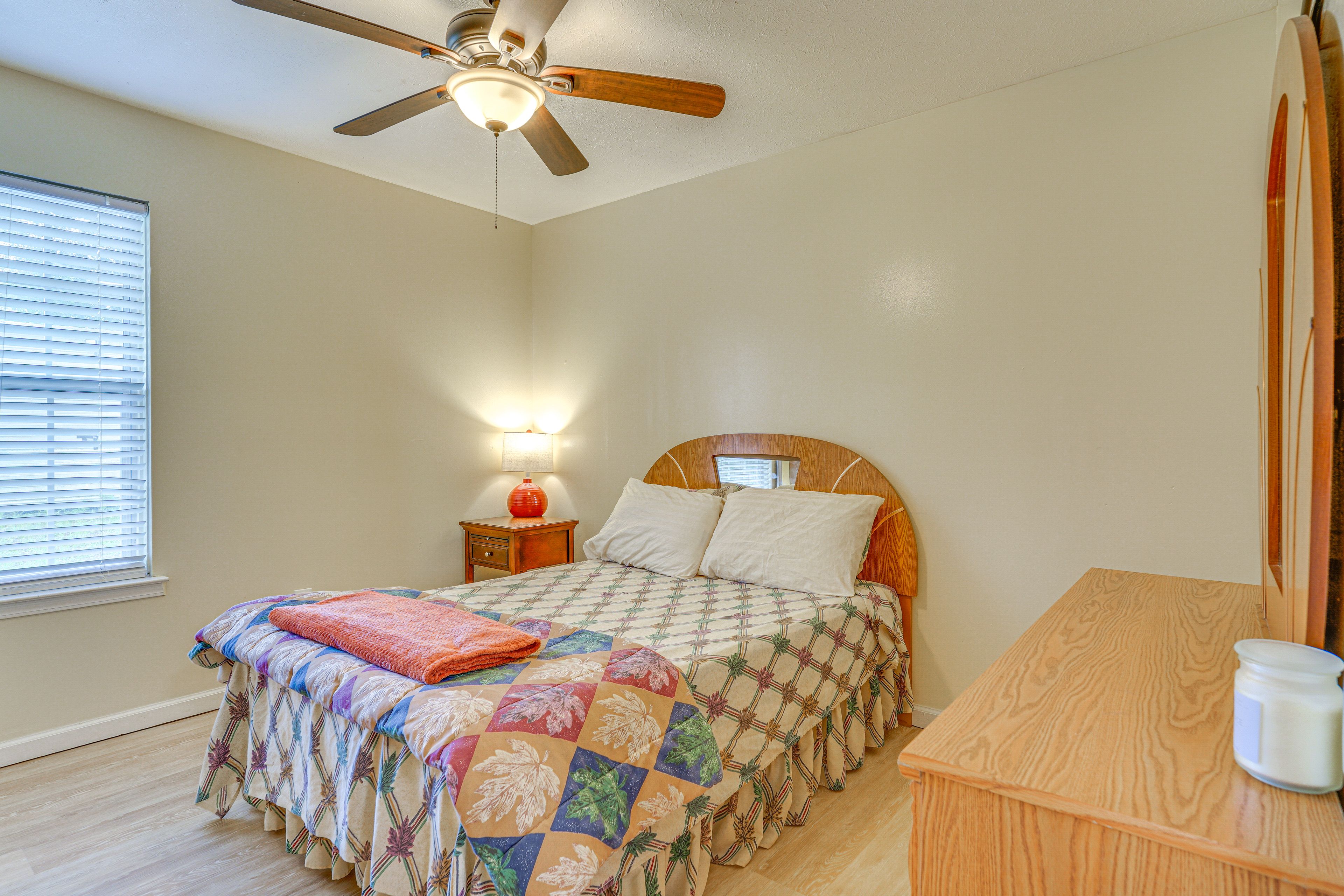 Bedroom 1 | Full Bed | Smart TV