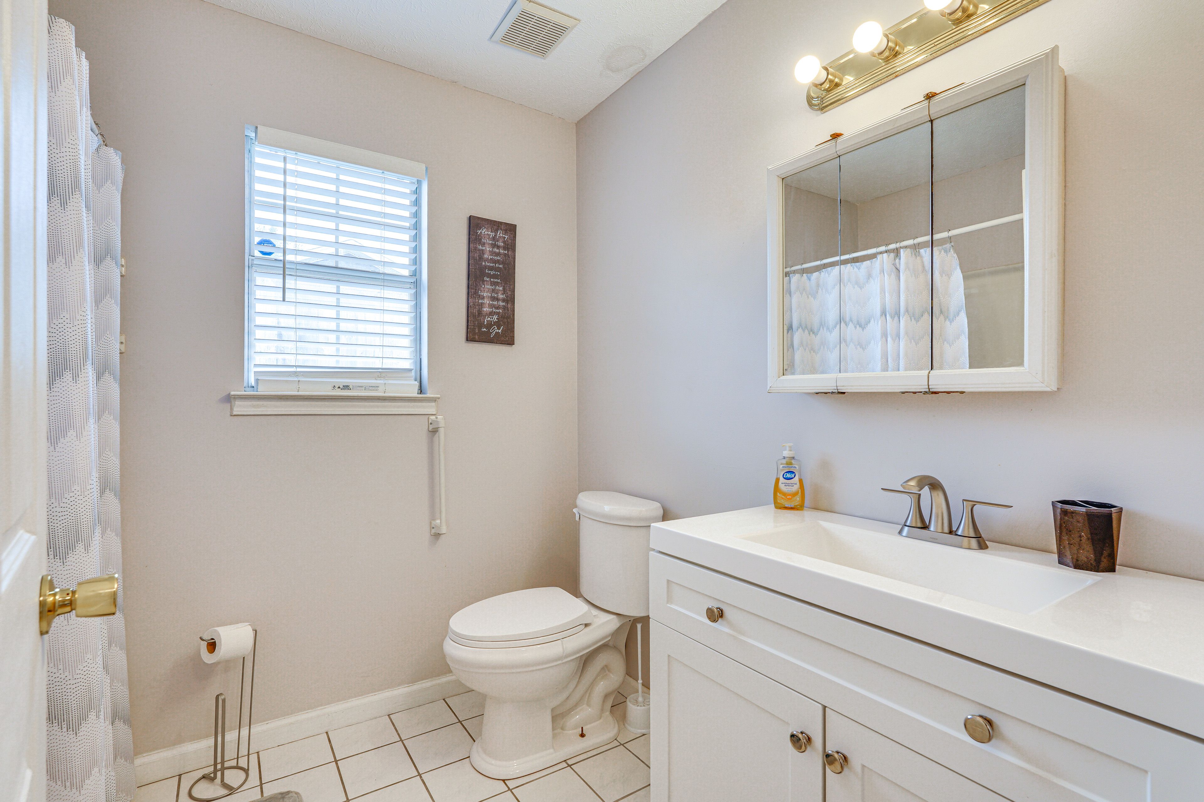 Full Bathroom | Linens & Towels | Complimentary Toiletries | Hair Dryer