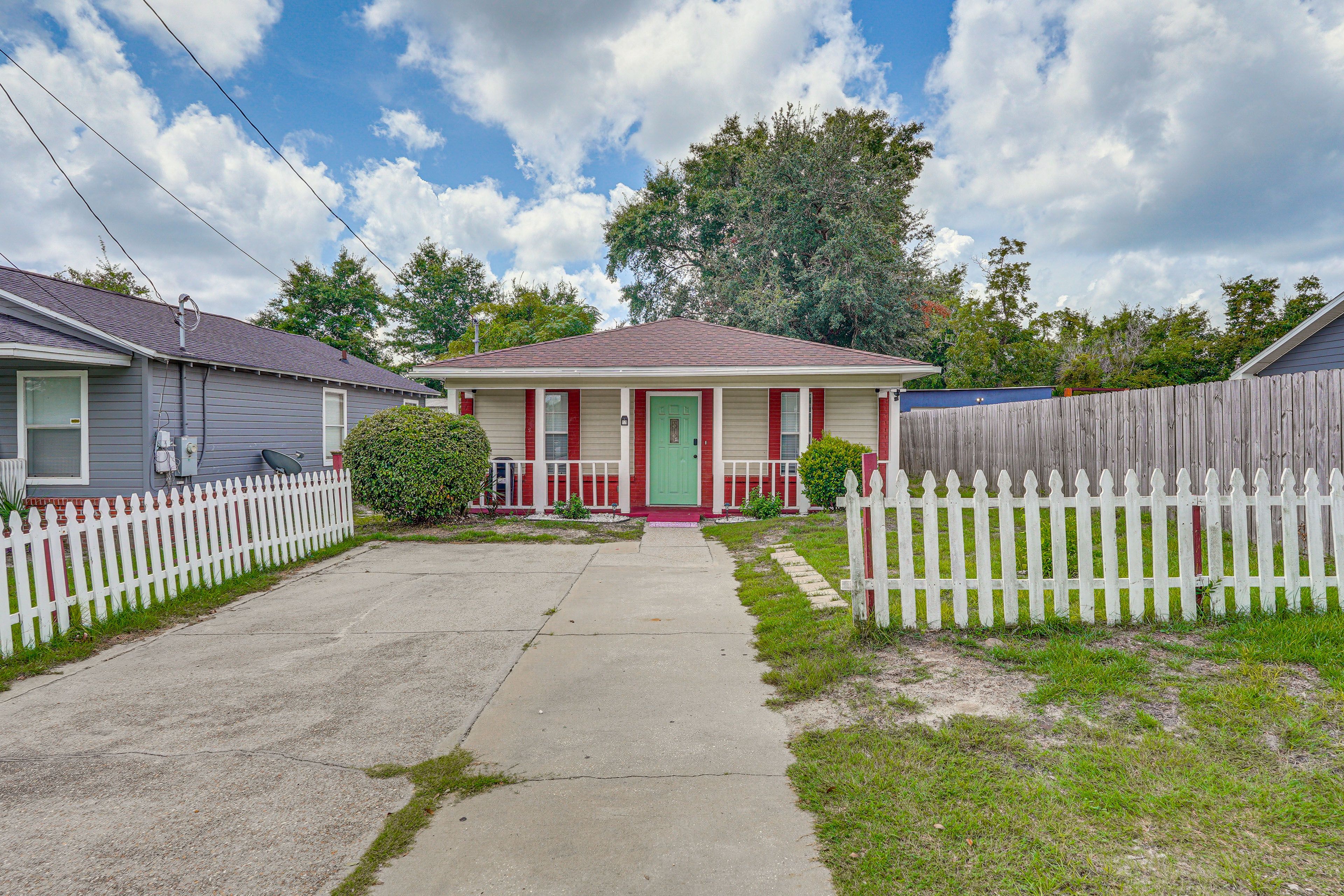 Parking | Driveway (1 Vehicle) | Front of House (1 Vehicle)