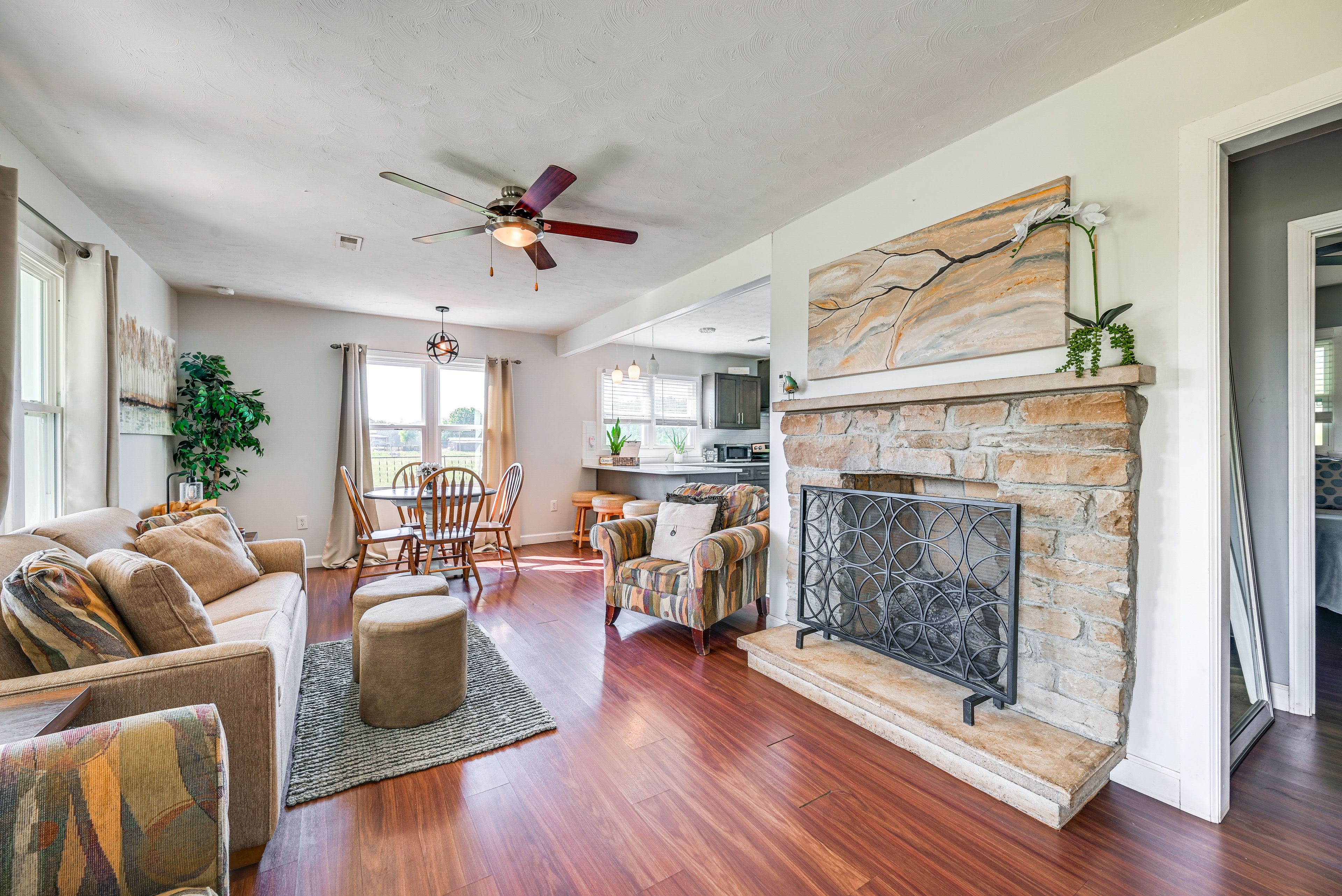 Living Room | Queen Sleeper Sofa | Free WiFi | Central A/C & Heat | Smart TV