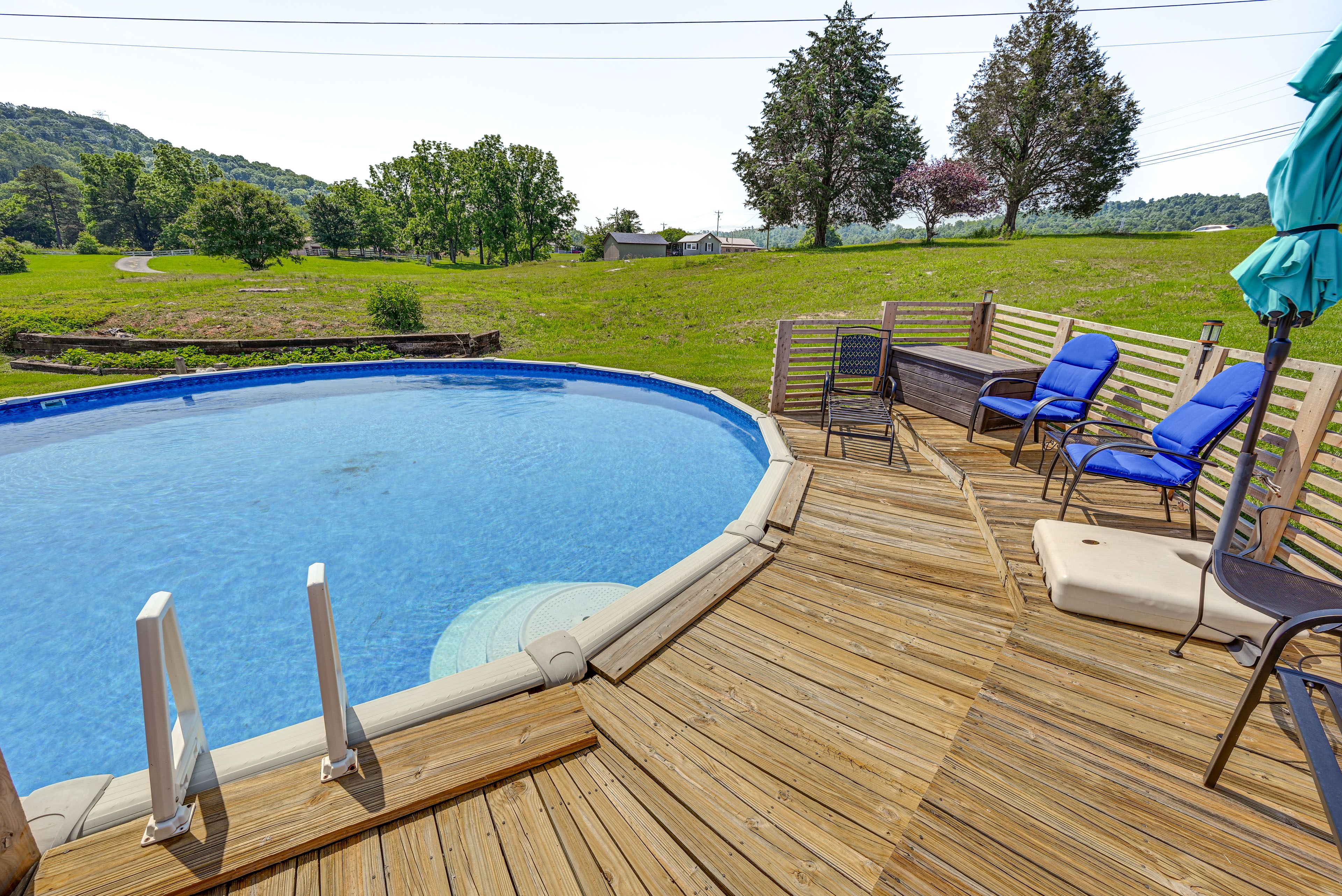 Somerset Vacation Rental | 3BR | 1BA | 1 Step to Enter | 1,300 Sq Ft