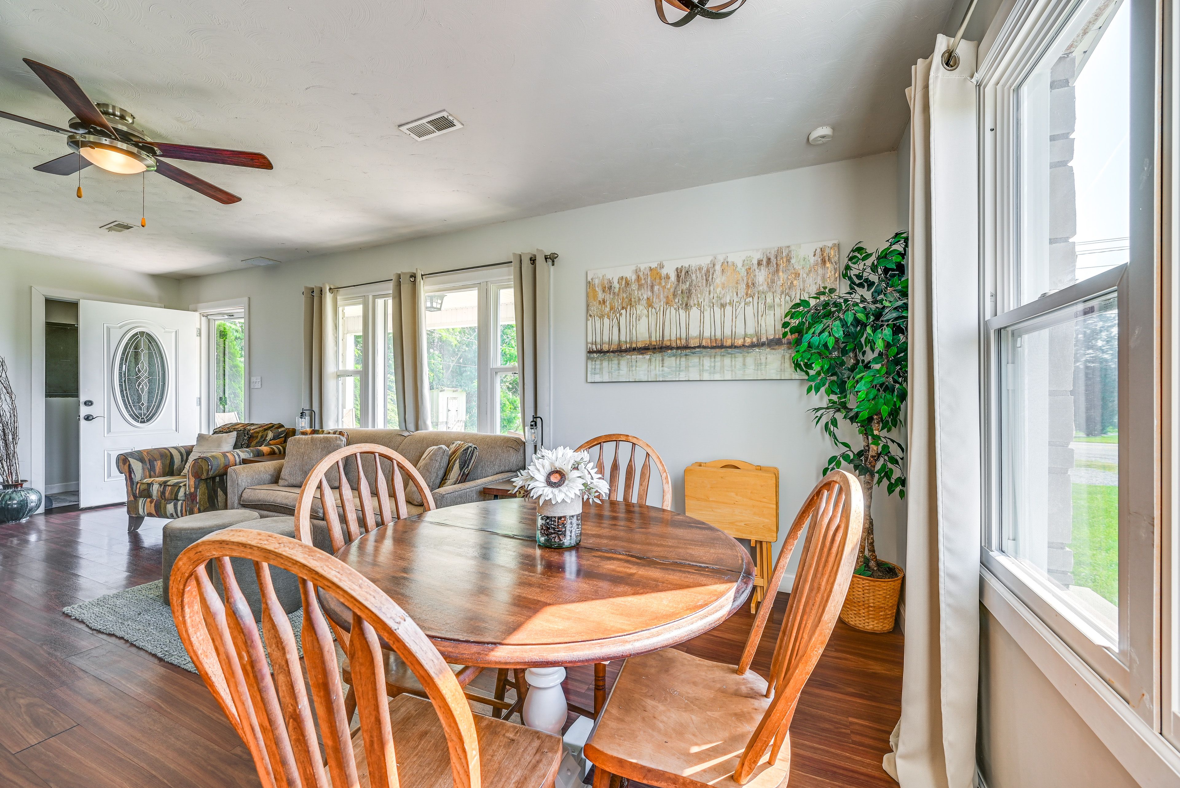 Dining Area | Dishware & Flatware