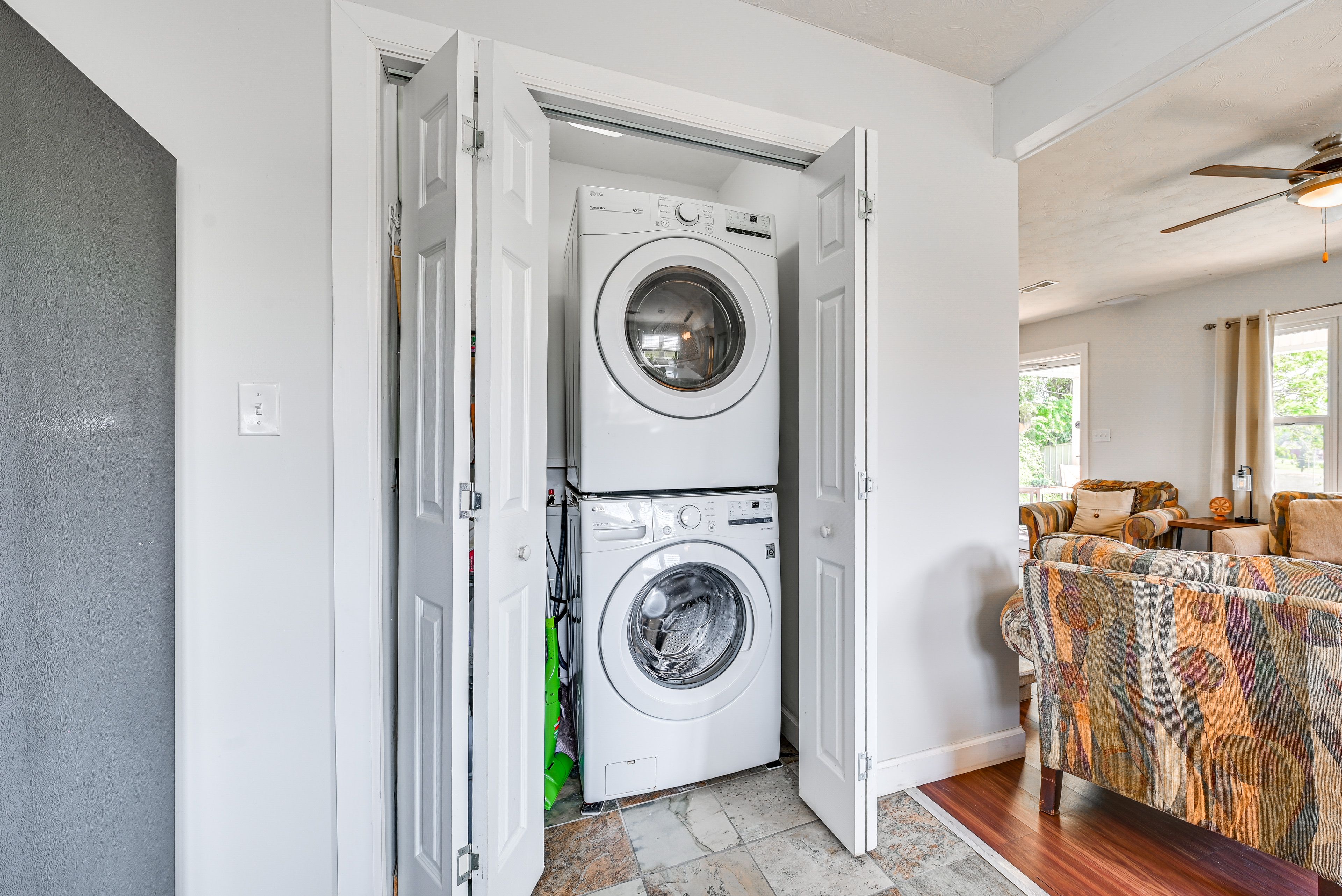Laundry Closet | Washer & Dryer