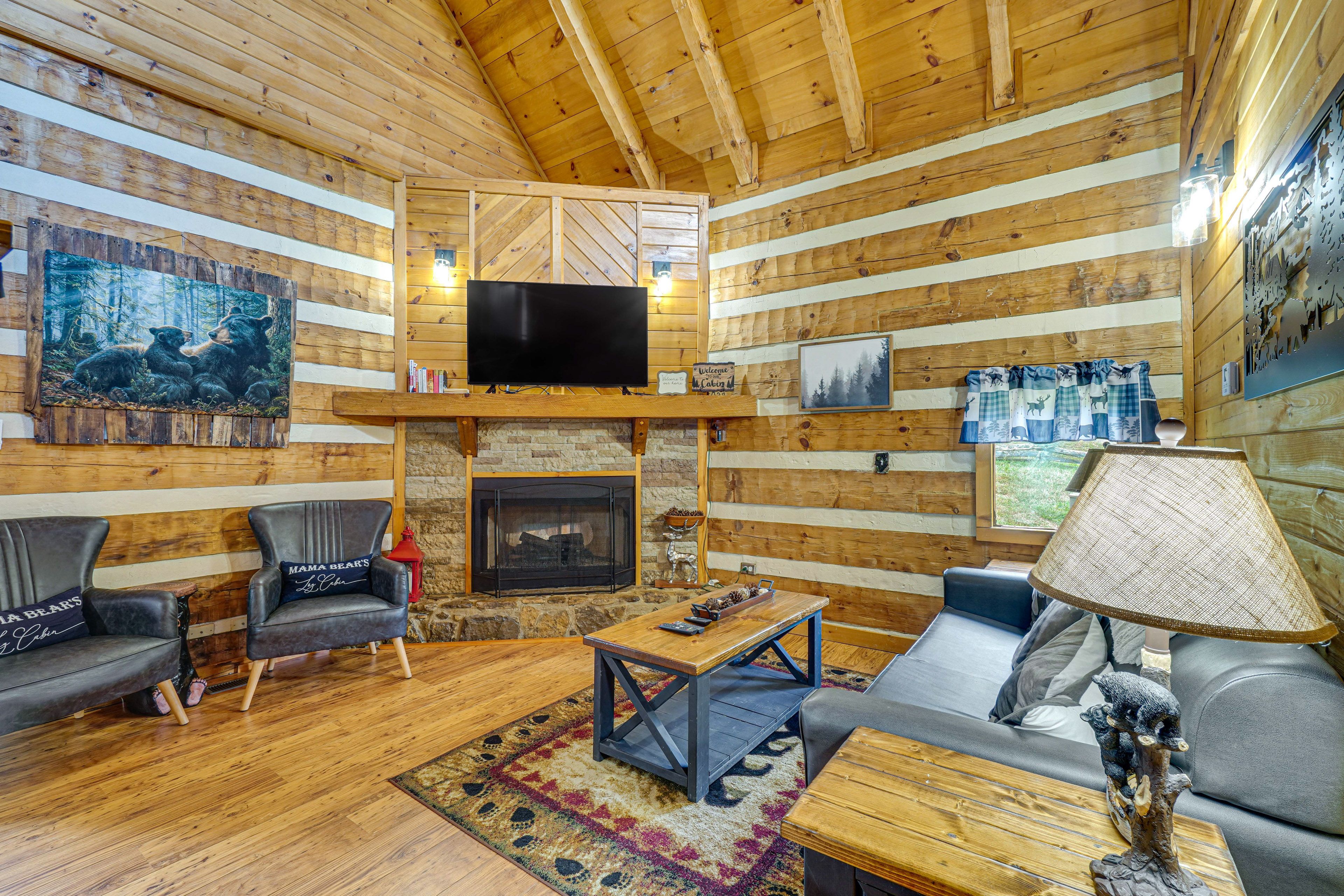 Living Room | Smart TV | Free WiFi | Fireplace | Queen Sleeper Sofa | 1st Floor