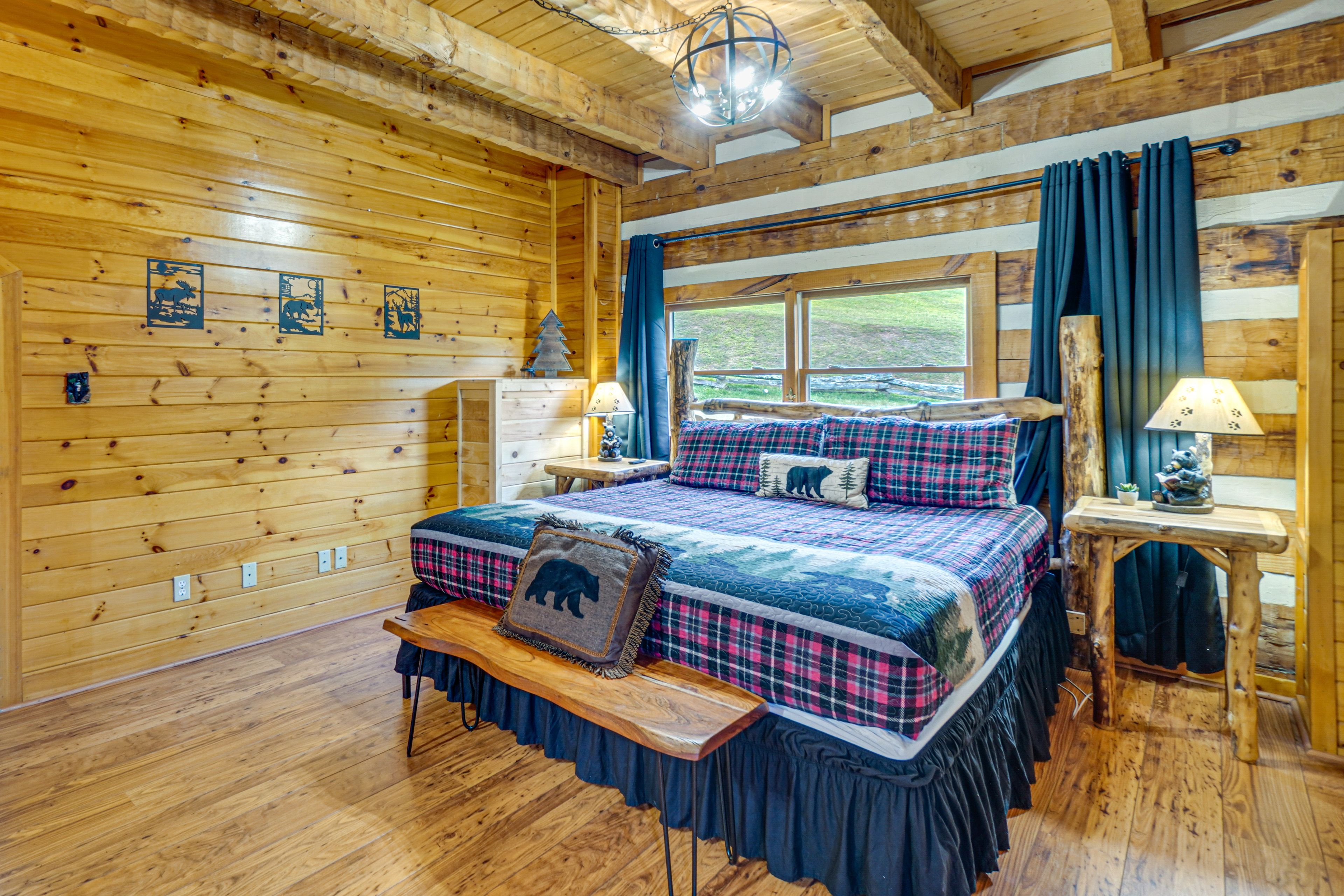 Bedroom 1 | King Bed | Smart TV | Soaker Tub | 1st Floor